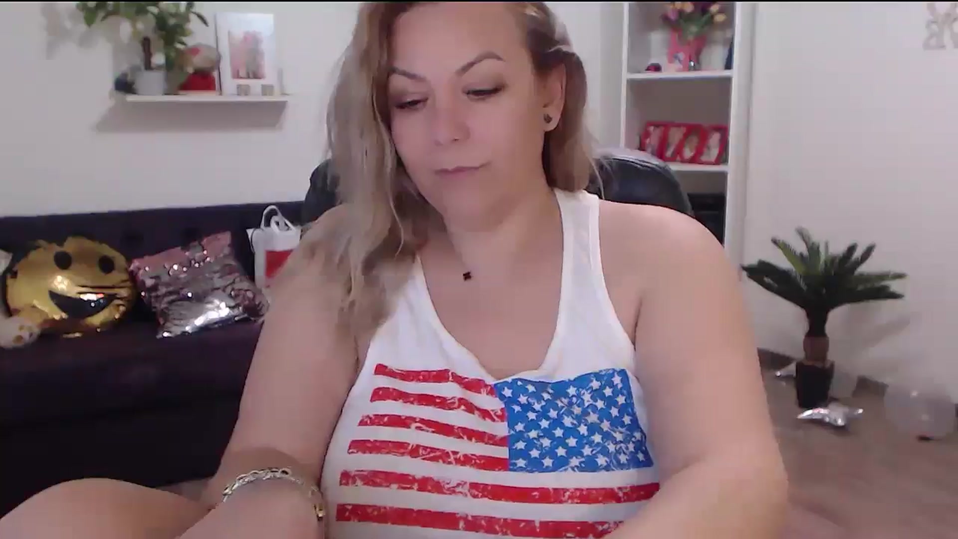 Gallery image thumbnail from A_baby_Boo's myfreecams stream on, 05/19/2024, 14:08 image 7 of 20