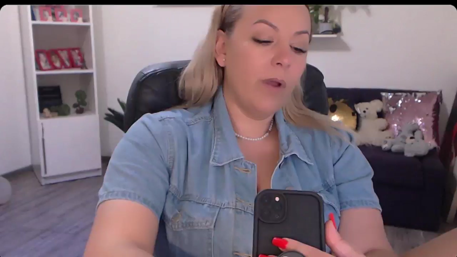Gallery image thumbnail from A_baby_Boo's myfreecams stream on, 06/01/2024, 14:57 image 8 of 20