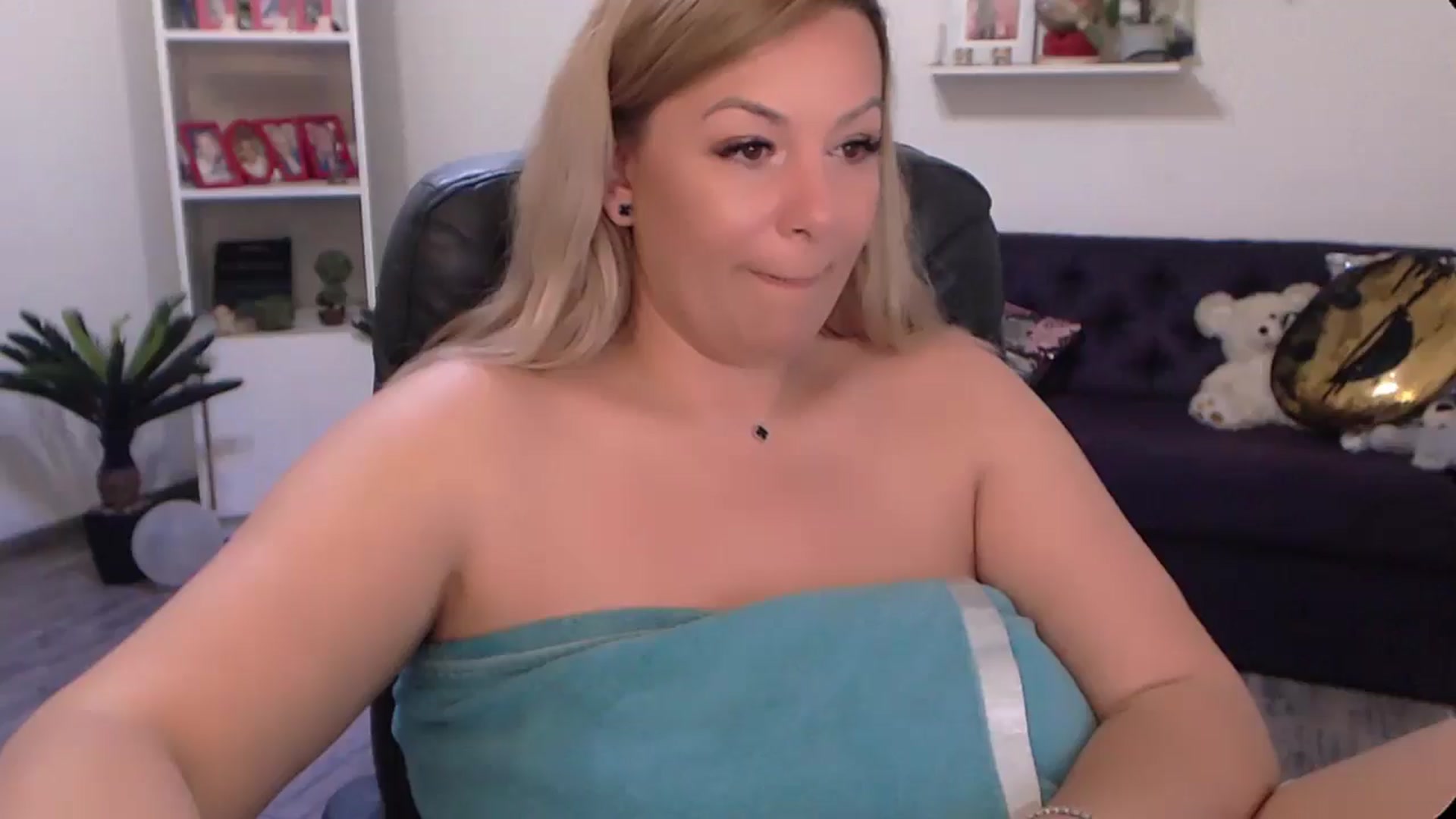 Gallery image thumbnail from A_baby_Boo's myfreecams stream on, 06/17/2024, 14:32 image 20 of 20