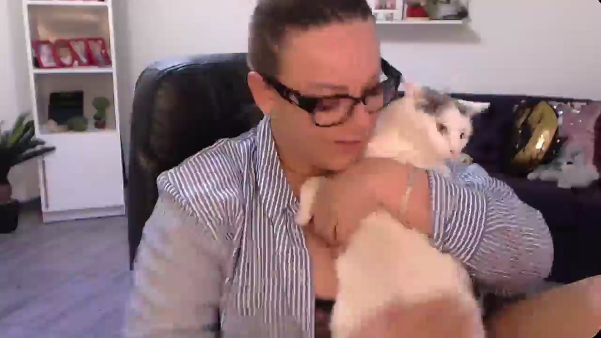 Gallery image thumbnail from A_baby_Boo's myfreecams stream on, 07/15/2024, 24:57 image 16 of 20