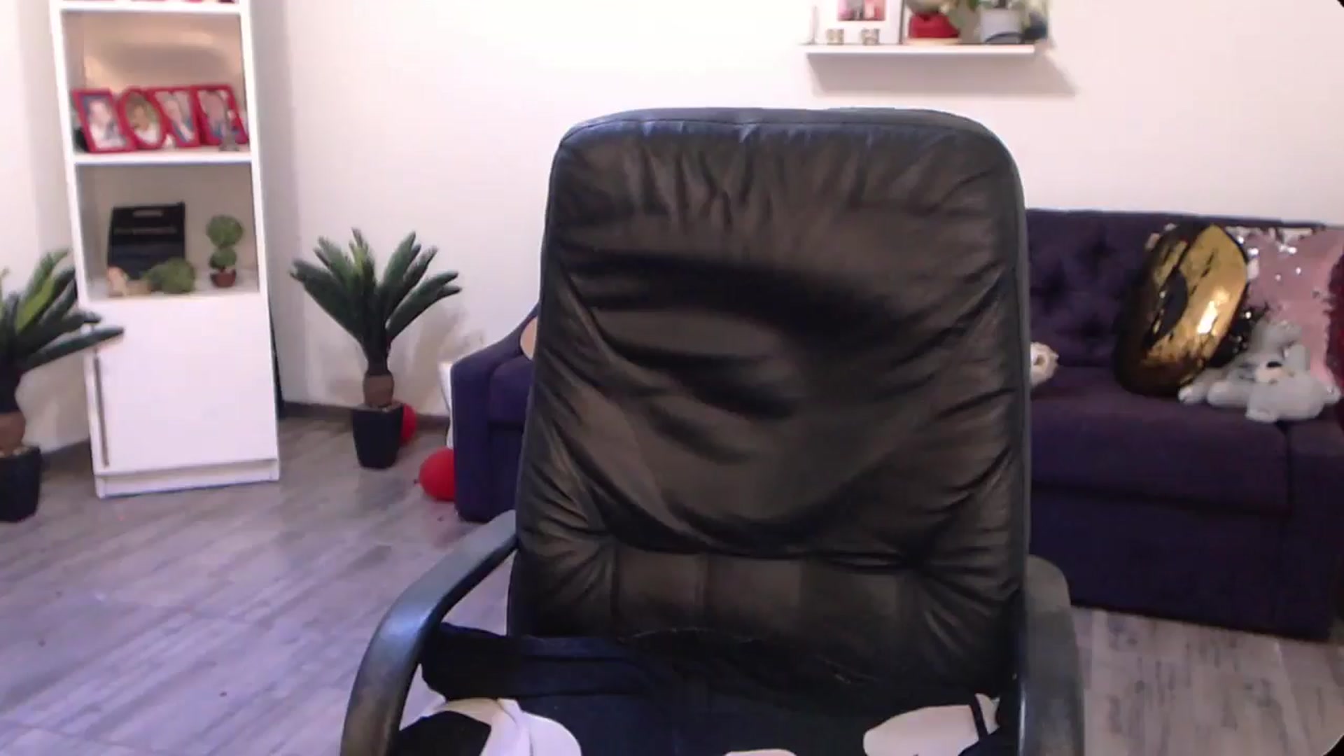 Gallery image thumbnail from A_baby_Boo's myfreecams stream on, 07/15/2024, 24:57 image 15 of 20