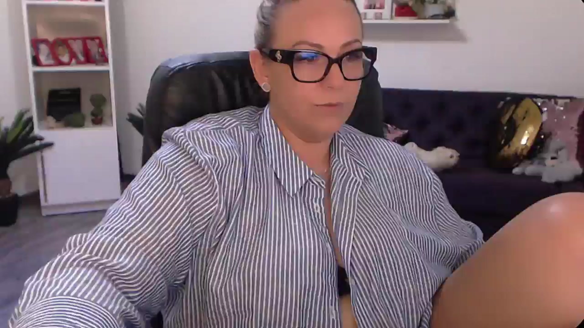 Gallery image thumbnail from A_baby_Boo's myfreecams stream on, 07/15/2024, 24:57 image 12 of 20