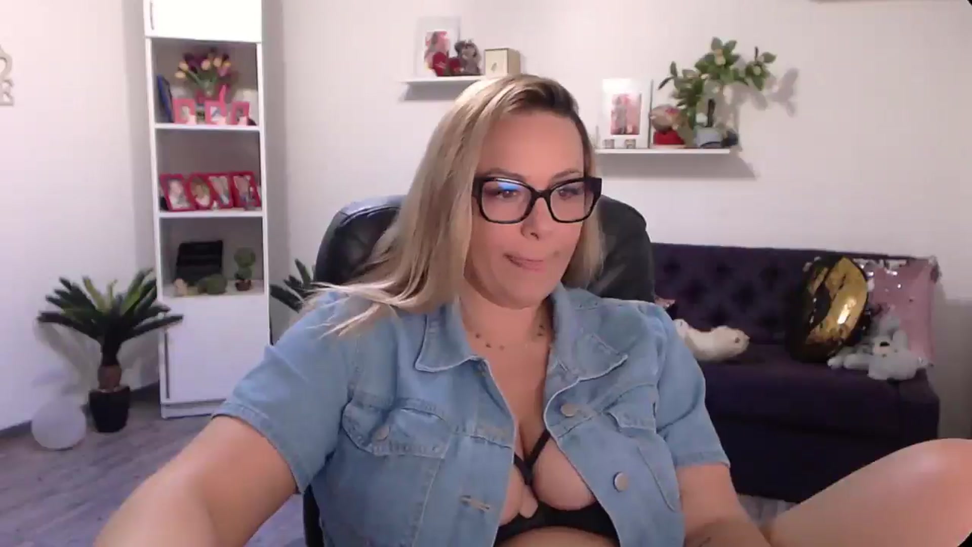 Gallery image thumbnail from A_baby_Boo's myfreecams stream on, 07/16/2024, 19:38 image 2 of 20