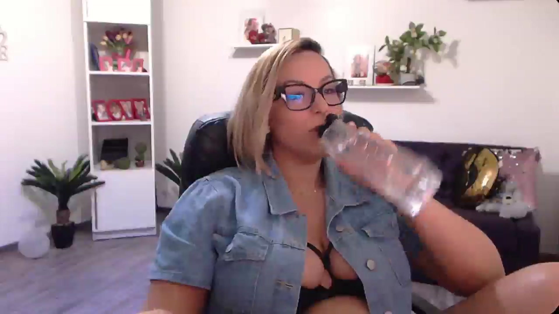 Gallery image thumbnail from A_baby_Boo's myfreecams stream on, 07/16/2024, 19:38 image 19 of 20