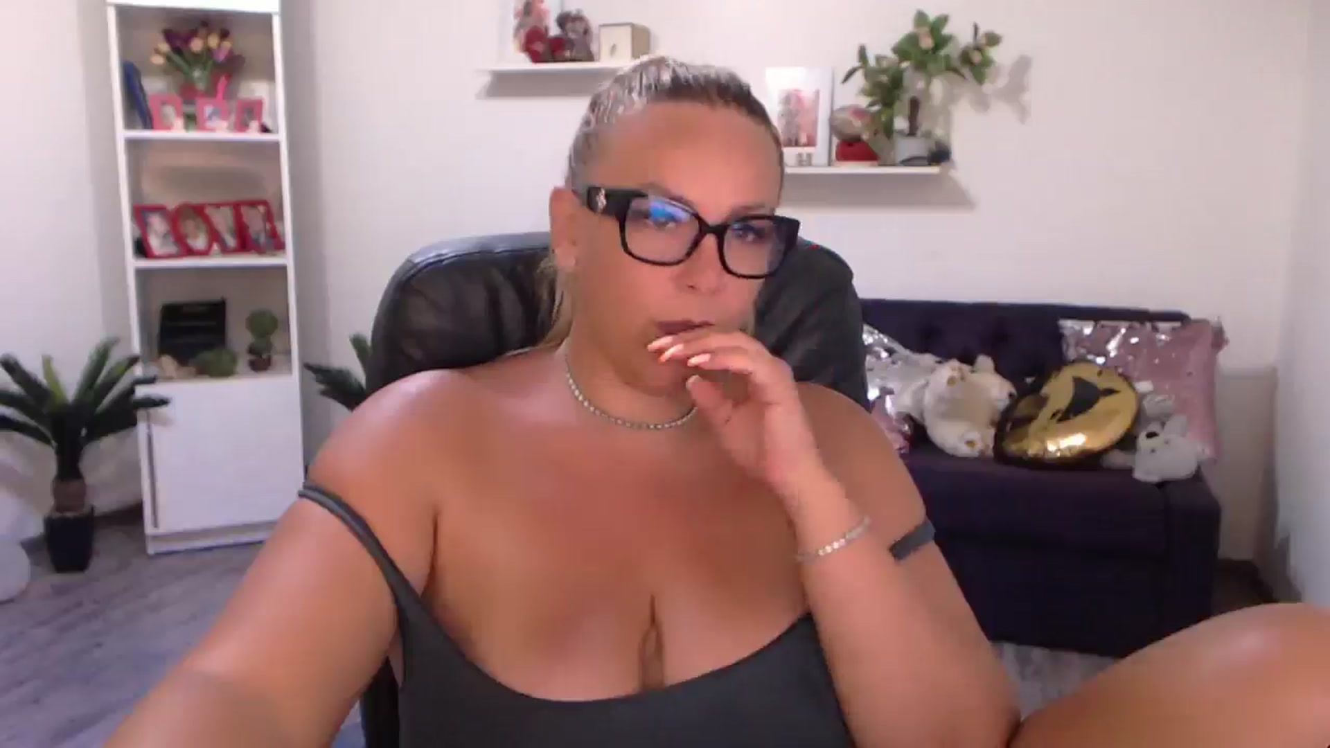 Gallery image thumbnail from A_baby_Boo's myfreecams stream on, 08/02/2024, 15:44 image 11 of 20