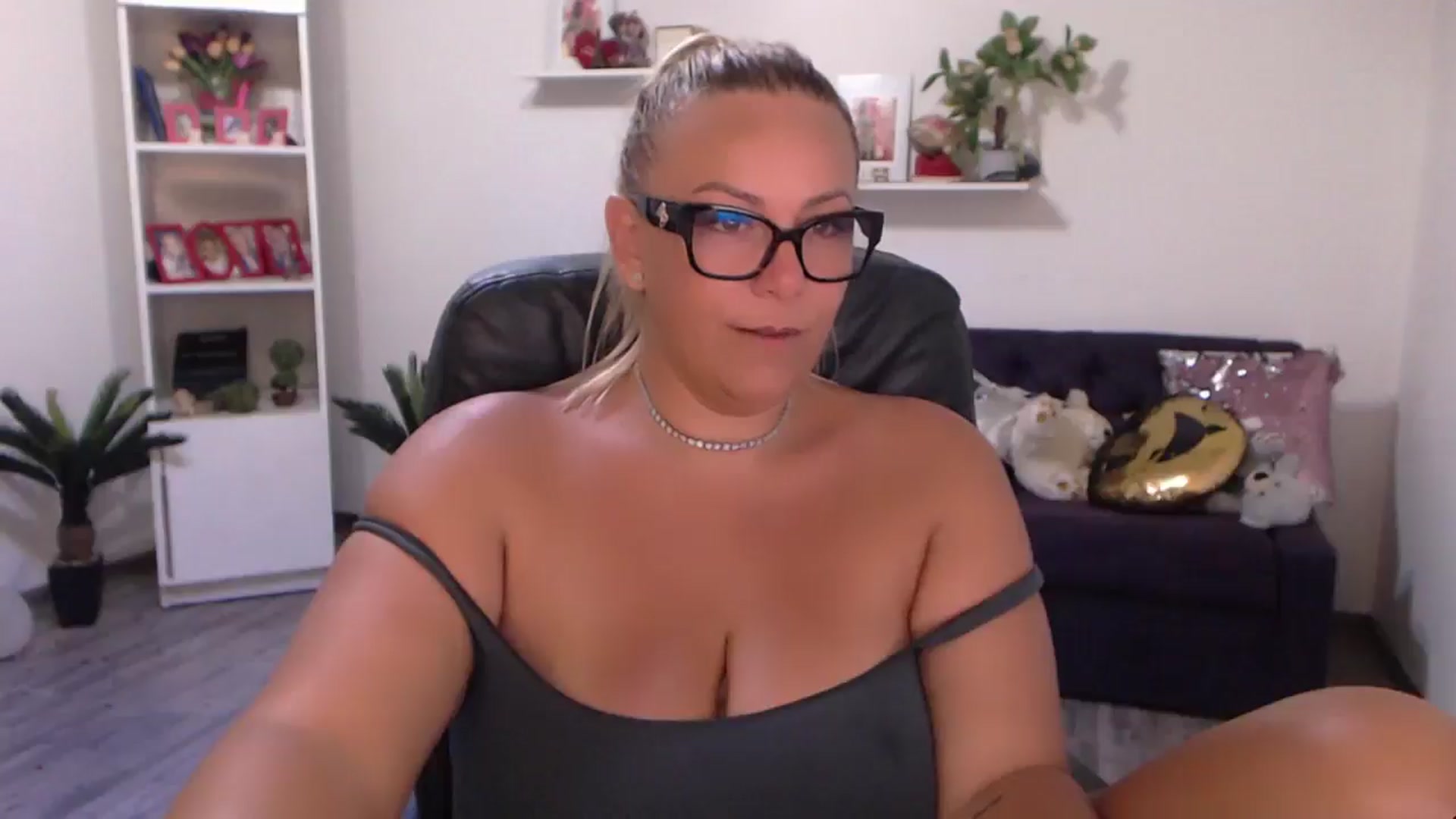 Gallery image thumbnail from A_baby_Boo's myfreecams stream on, 08/02/2024, 15:44 image 4 of 20
