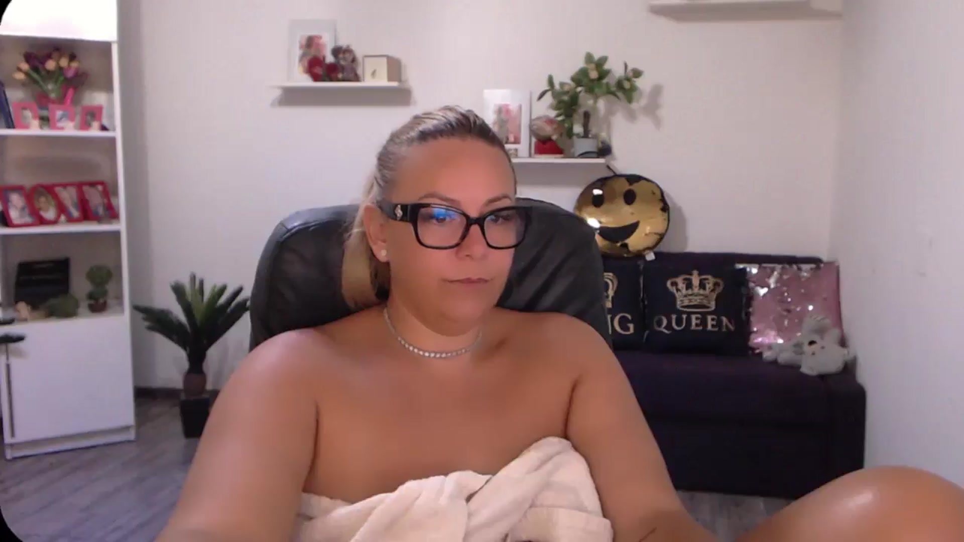 Gallery image thumbnail from A_baby_Boo's myfreecams stream on, 08/10/2024, 13:03 image 15 of 20
