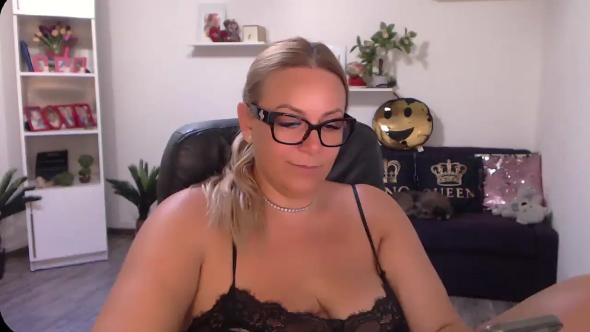 Gallery image thumbnail from A_baby_Boo's myfreecams stream on, 08/10/2024, 20:32 image 6 of 20