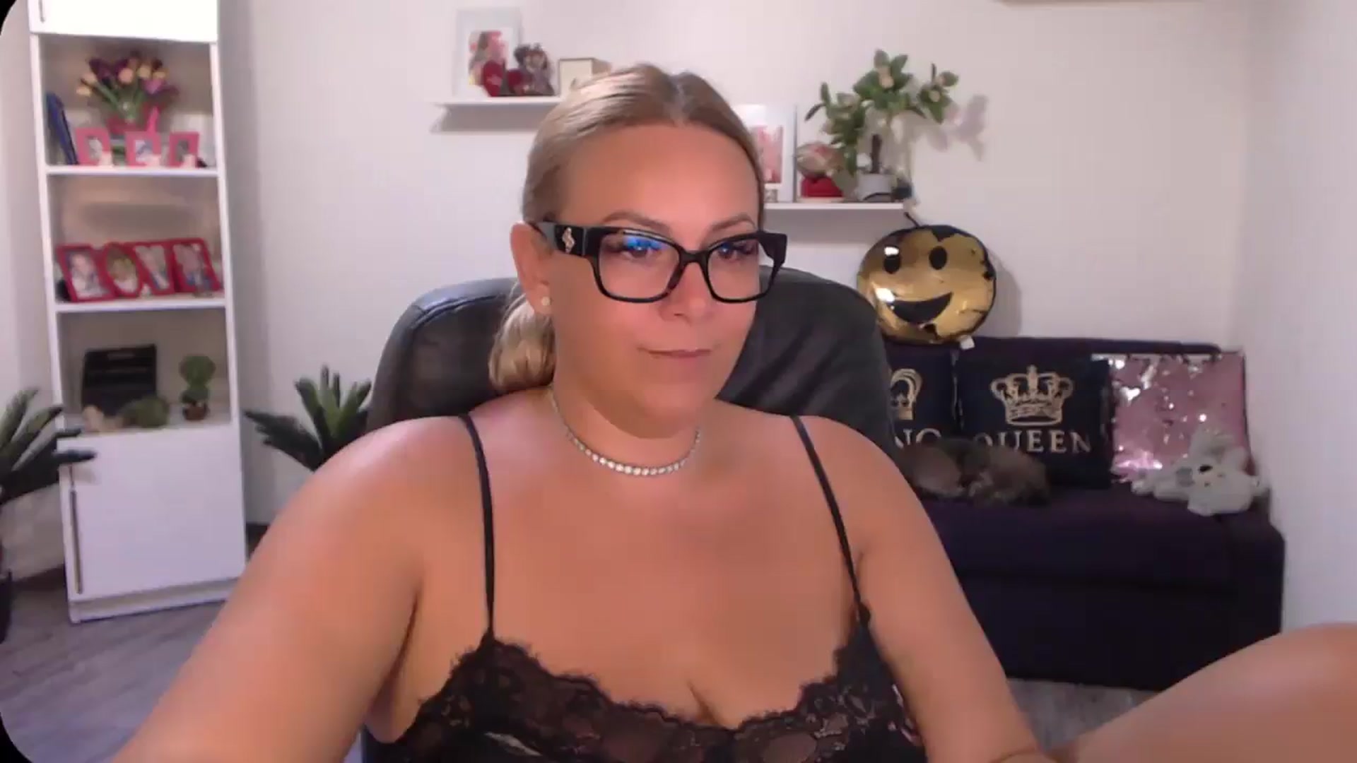 Gallery image thumbnail from A_baby_Boo's myfreecams stream on, 08/10/2024, 20:32 image 2 of 20