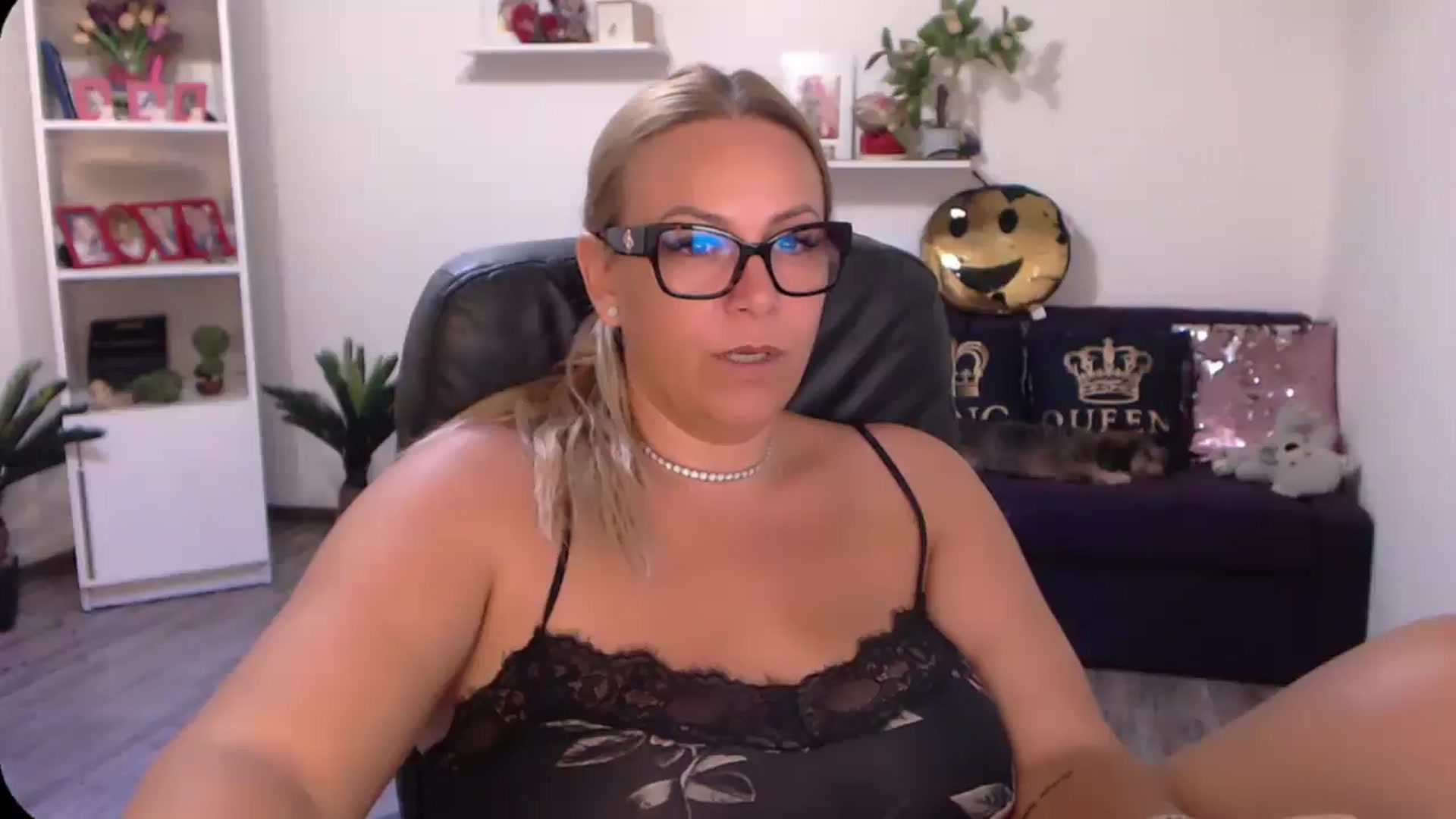 Gallery image thumbnail from A_baby_Boo's myfreecams stream on, 08/10/2024, 20:32 image 18 of 20