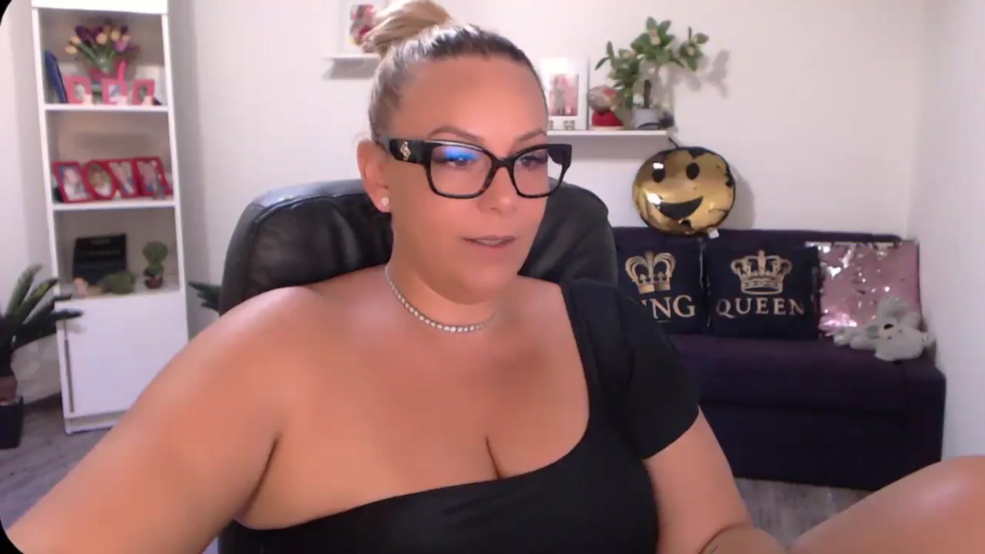 Gallery image thumbnail from A_baby_Boo's myfreecams stream on, 08/11/2024, 11:48 image 13 of 20