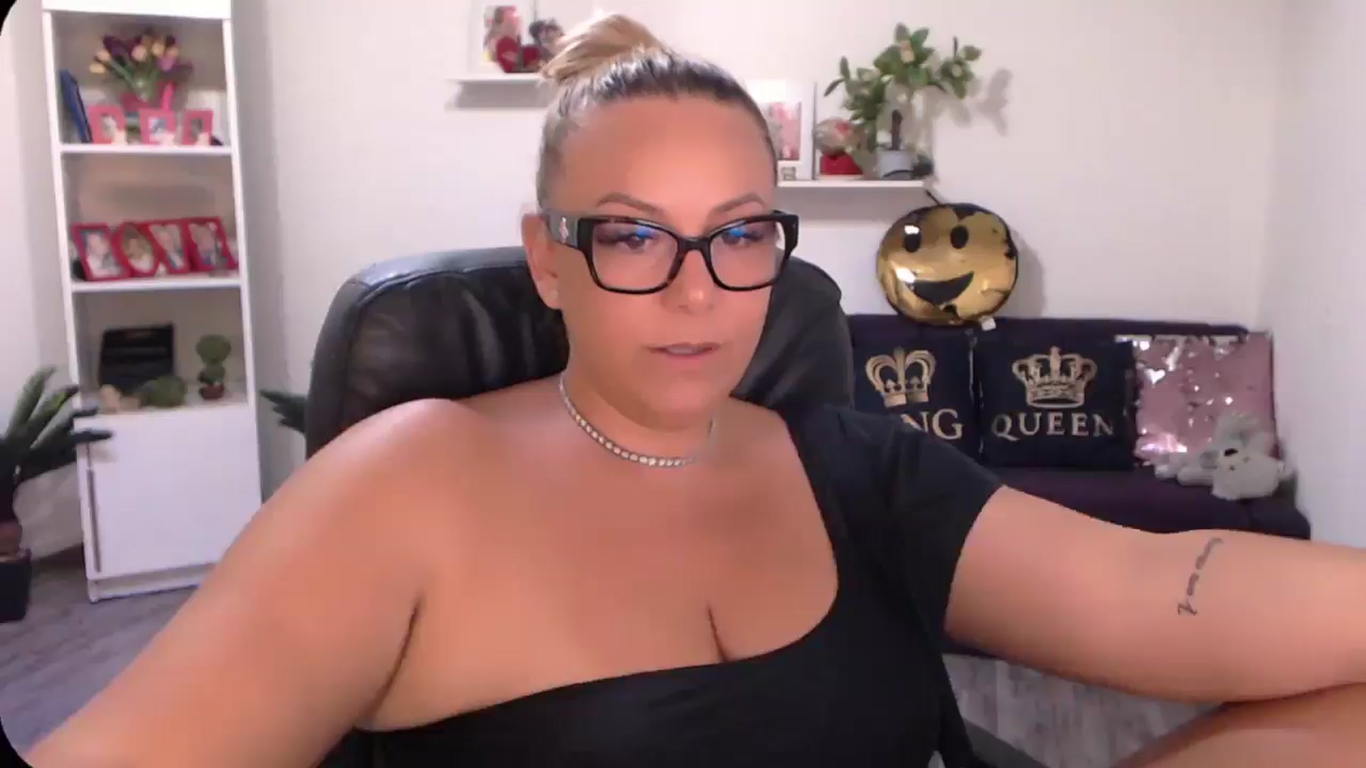 Gallery image thumbnail from A_baby_Boo's myfreecams stream on, 08/11/2024, 11:48 image 18 of 20