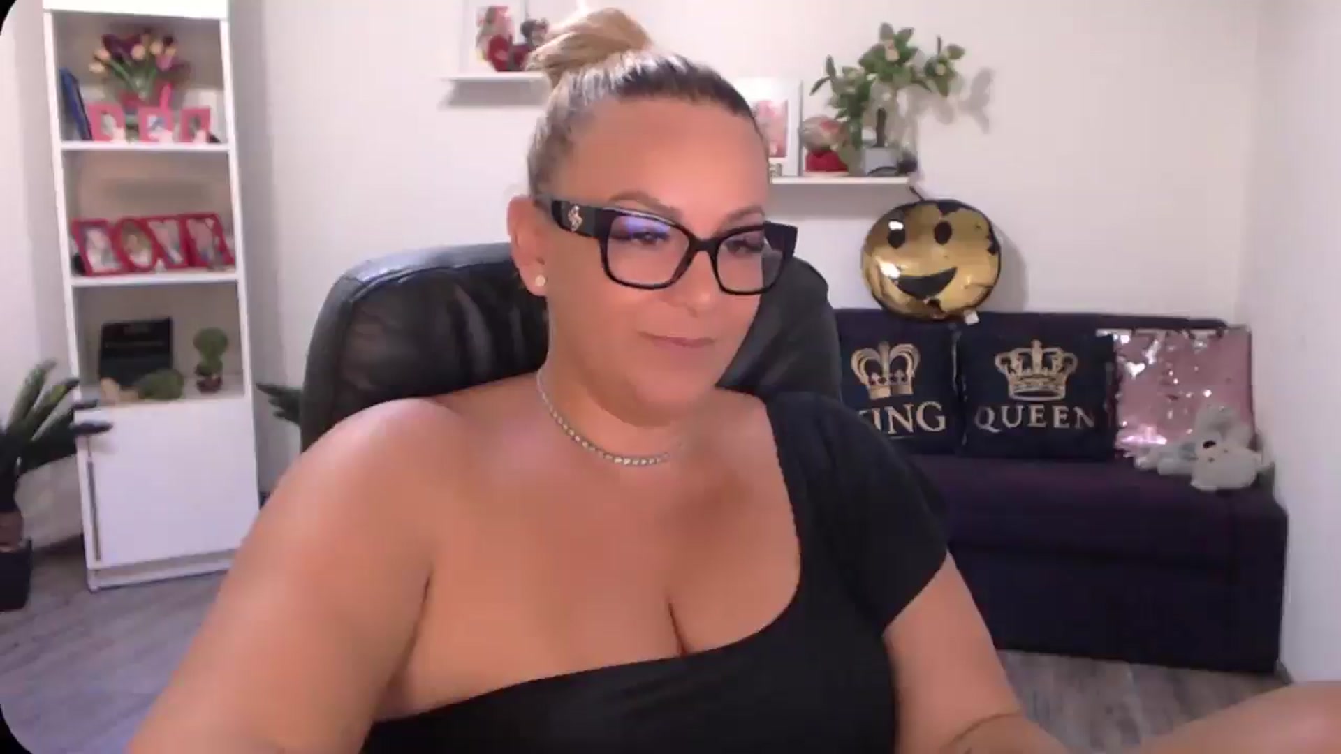 Gallery image thumbnail from A_baby_Boo's myfreecams stream on, 08/11/2024, 11:48 image 17 of 20