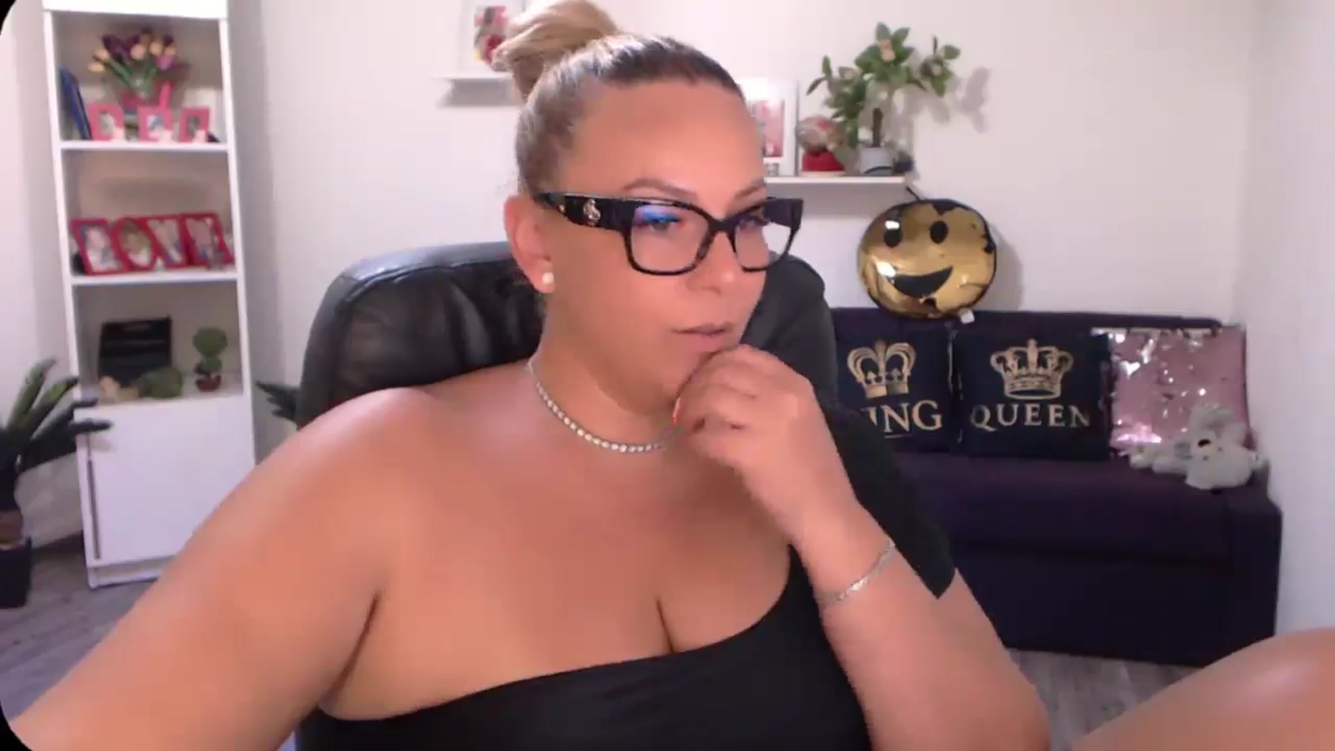Gallery image thumbnail from A_baby_Boo's myfreecams stream on, 08/11/2024, 11:48 image 14 of 20