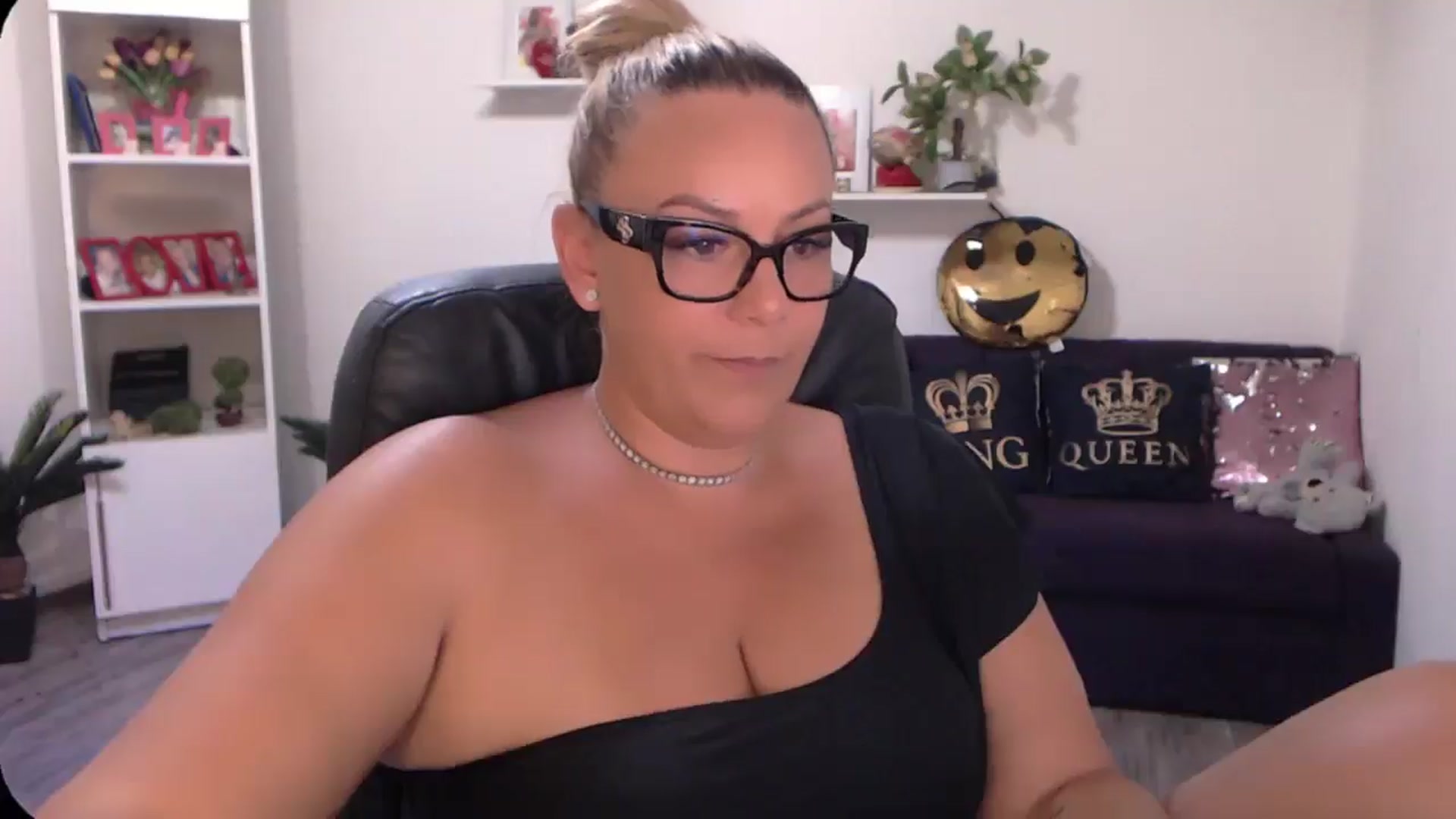 Gallery image thumbnail from A_baby_Boo's myfreecams stream on, 08/11/2024, 11:48 image 2 of 20