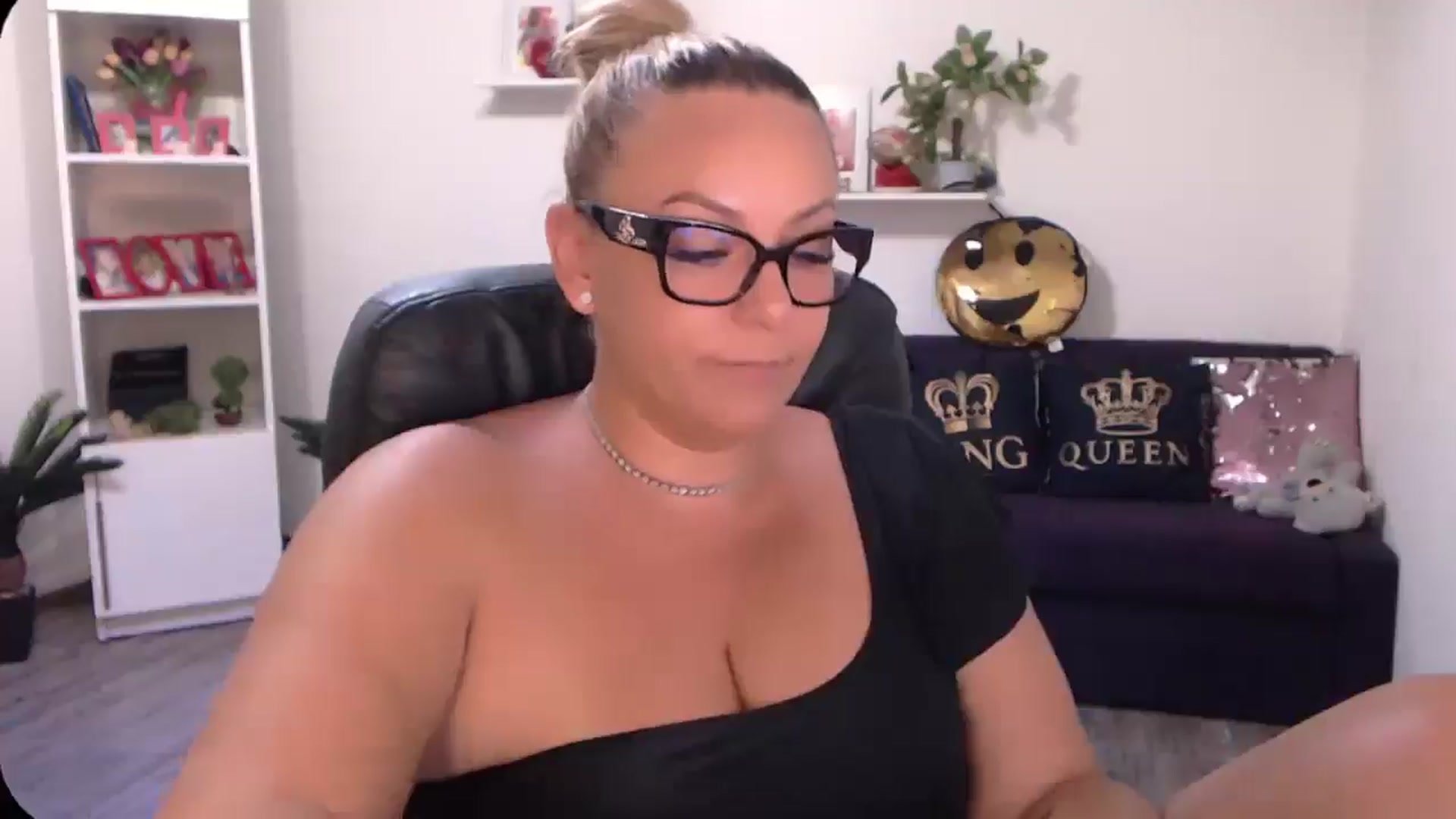 Gallery image thumbnail from A_baby_Boo's myfreecams stream on, 08/11/2024, 11:48 image 6 of 20