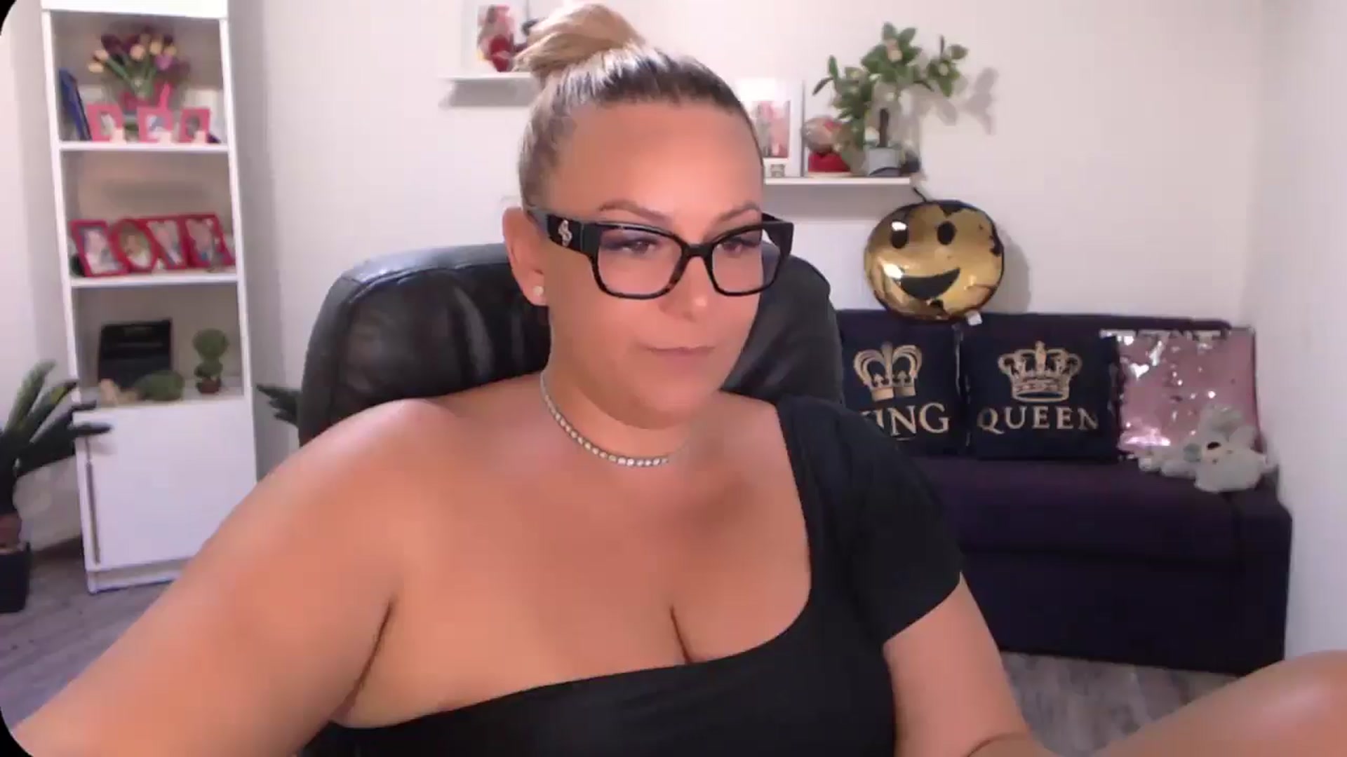 Gallery image thumbnail from A_baby_Boo's myfreecams stream on, 08/11/2024, 11:48 image 19 of 20