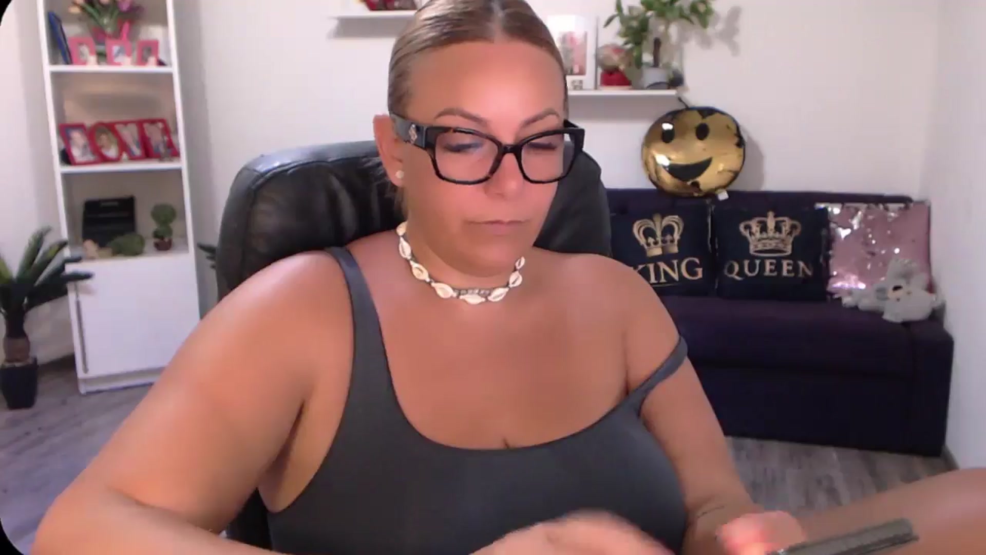 Gallery image thumbnail from A_baby_Boo's myfreecams stream on, 08/12/2024, 14:05 image 11 of 20