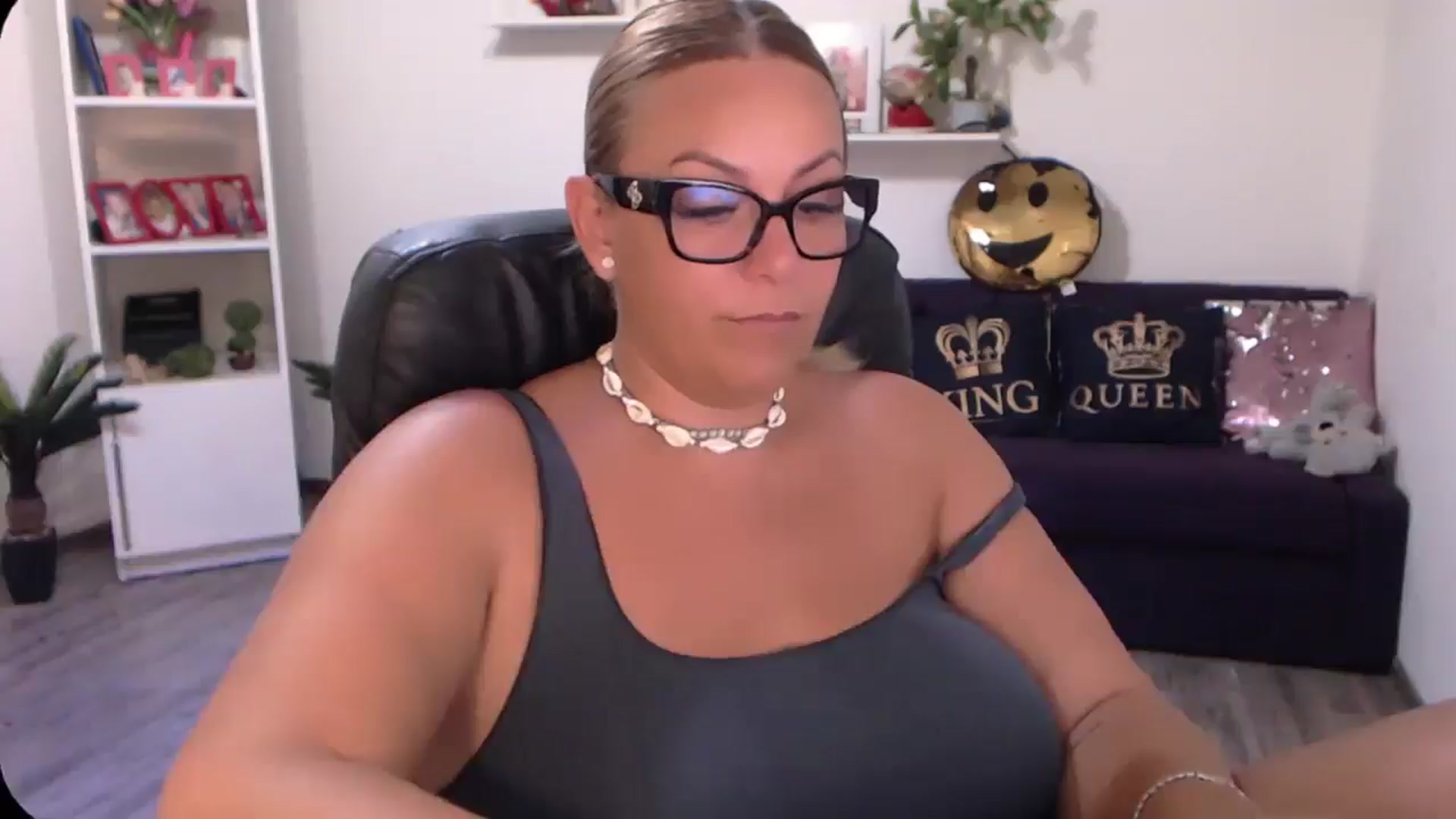 Gallery image thumbnail from A_baby_Boo's myfreecams stream on, 08/12/2024, 14:05 image 6 of 20