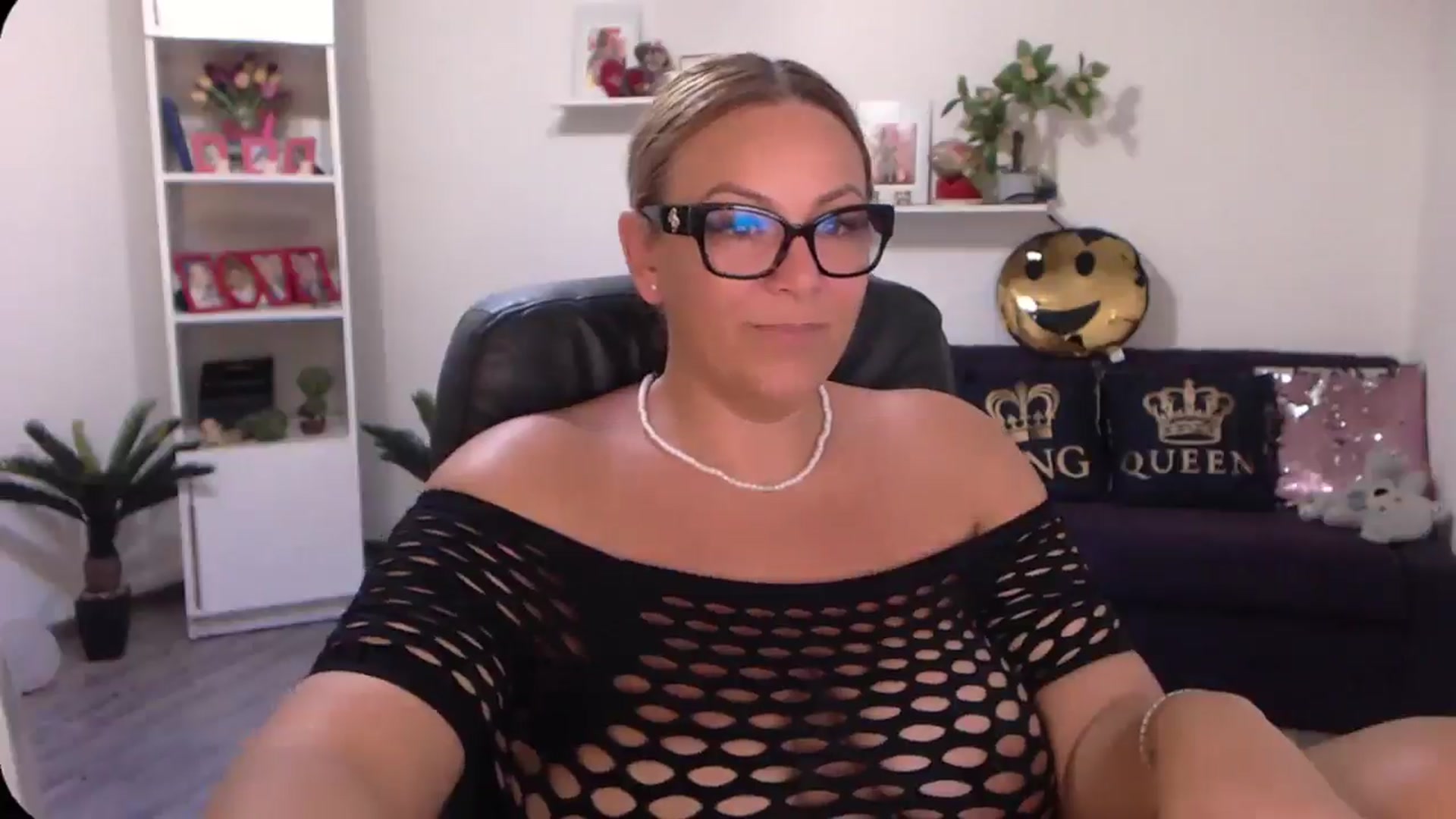 Gallery image thumbnail from A_baby_Boo's myfreecams stream on, 08/16/2024, 12:13 image 7 of 20