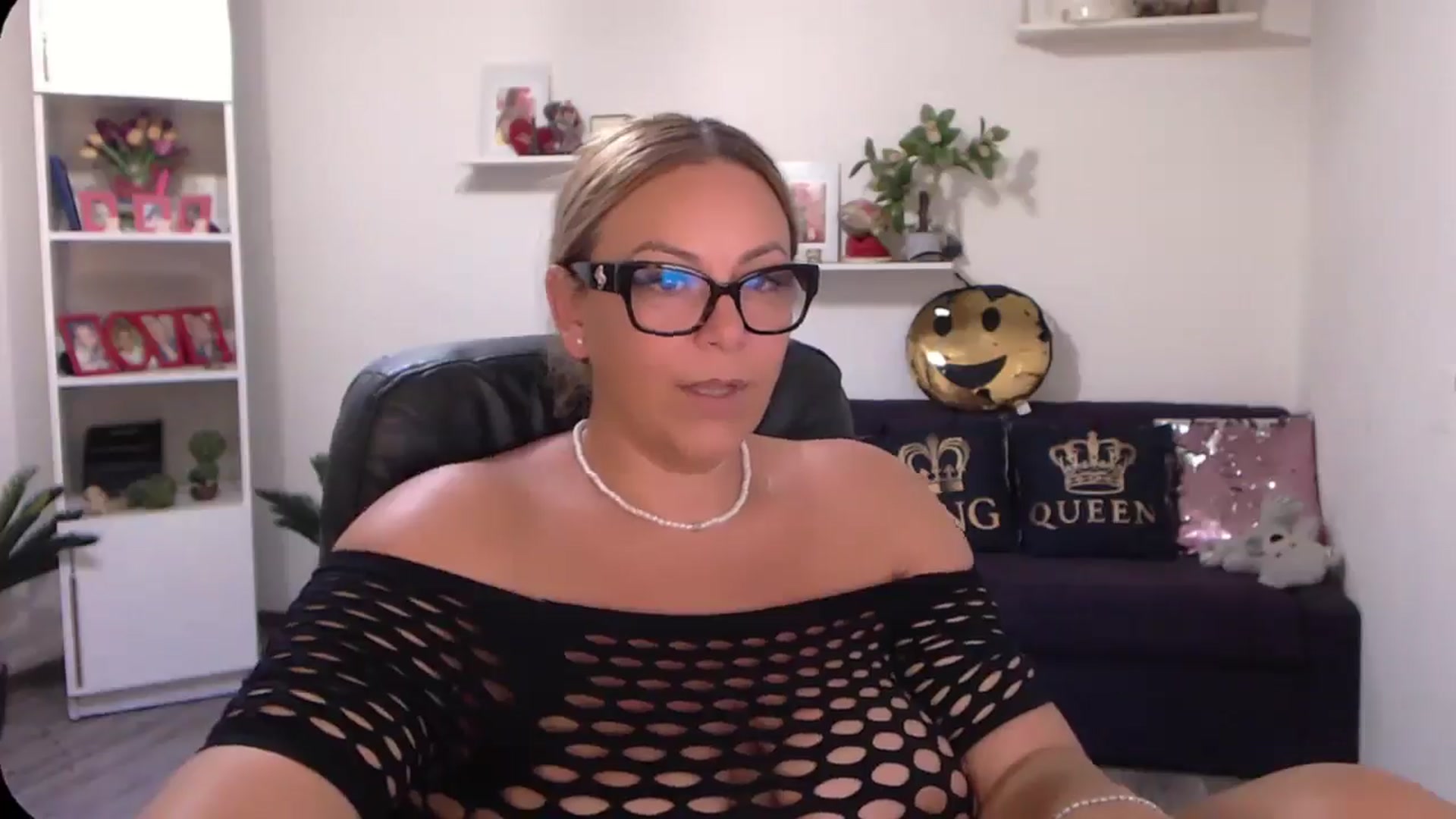 Gallery image thumbnail from A_baby_Boo's myfreecams stream on, 08/16/2024, 12:13 image 3 of 20