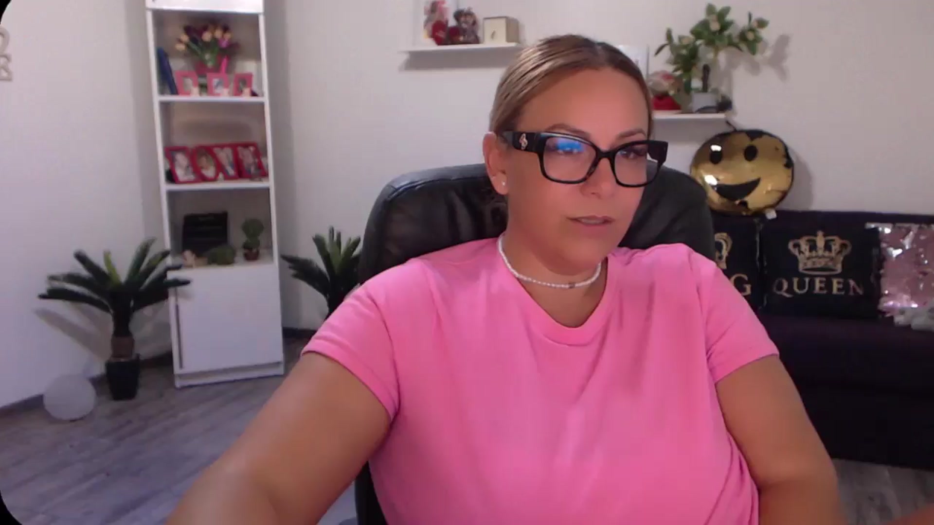 Gallery image thumbnail from A_baby_Boo's myfreecams stream on, 08/16/2024, 19:02 image 3 of 20