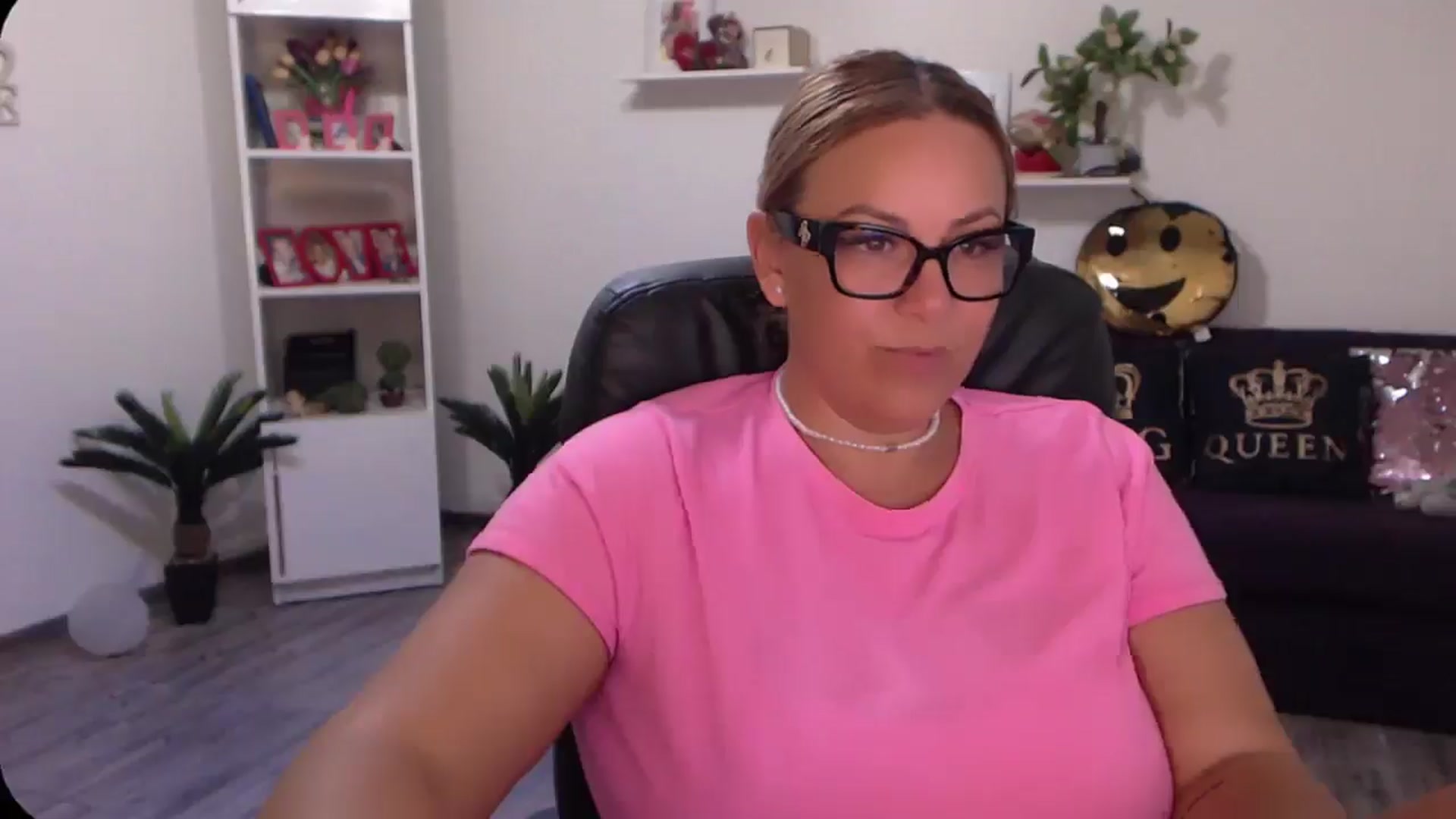 Gallery image thumbnail from A_baby_Boo's myfreecams stream on, 08/16/2024, 19:02 image 2 of 20