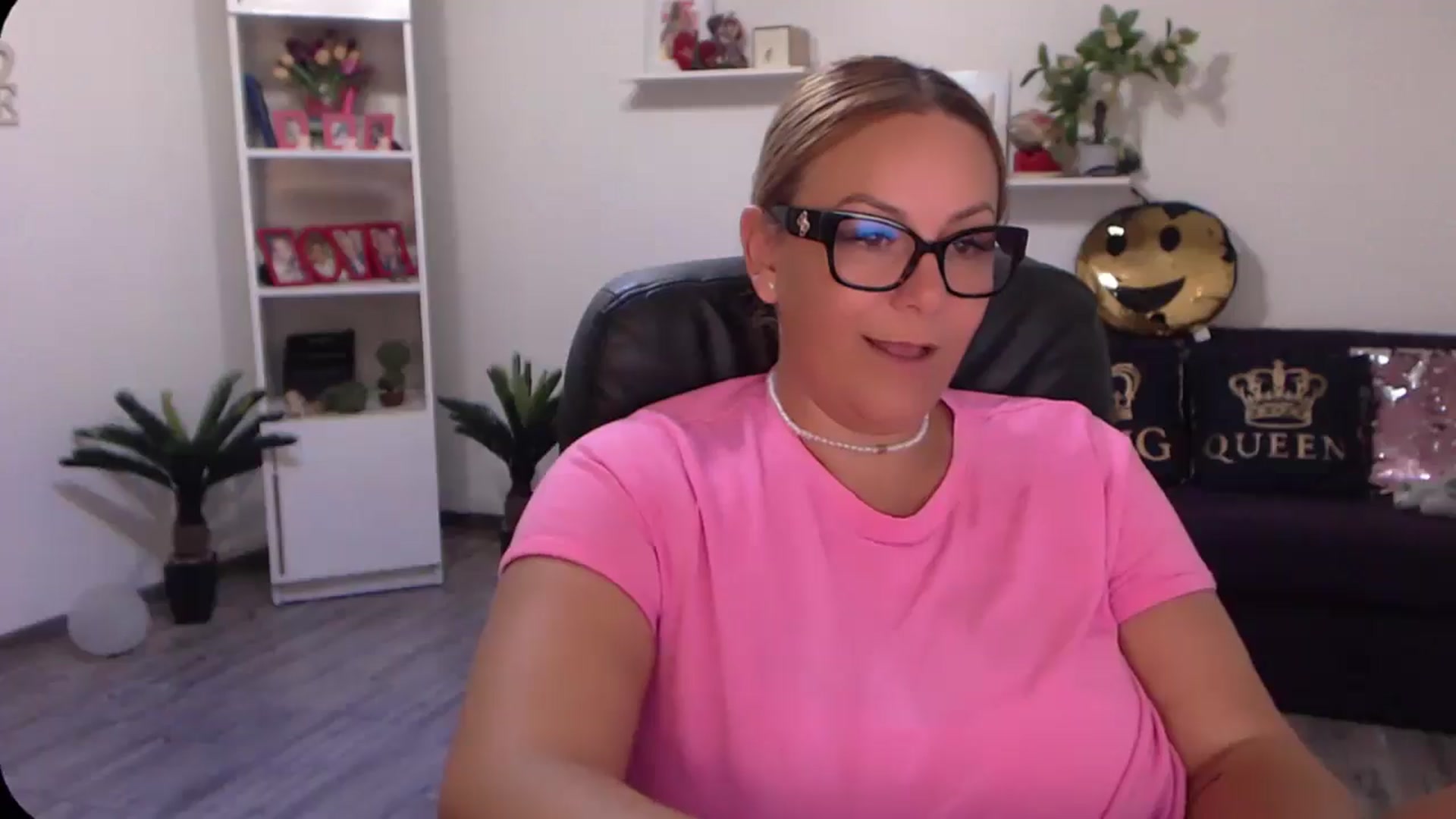 Gallery image thumbnail from A_baby_Boo's myfreecams stream on, 08/16/2024, 19:02 image 4 of 20