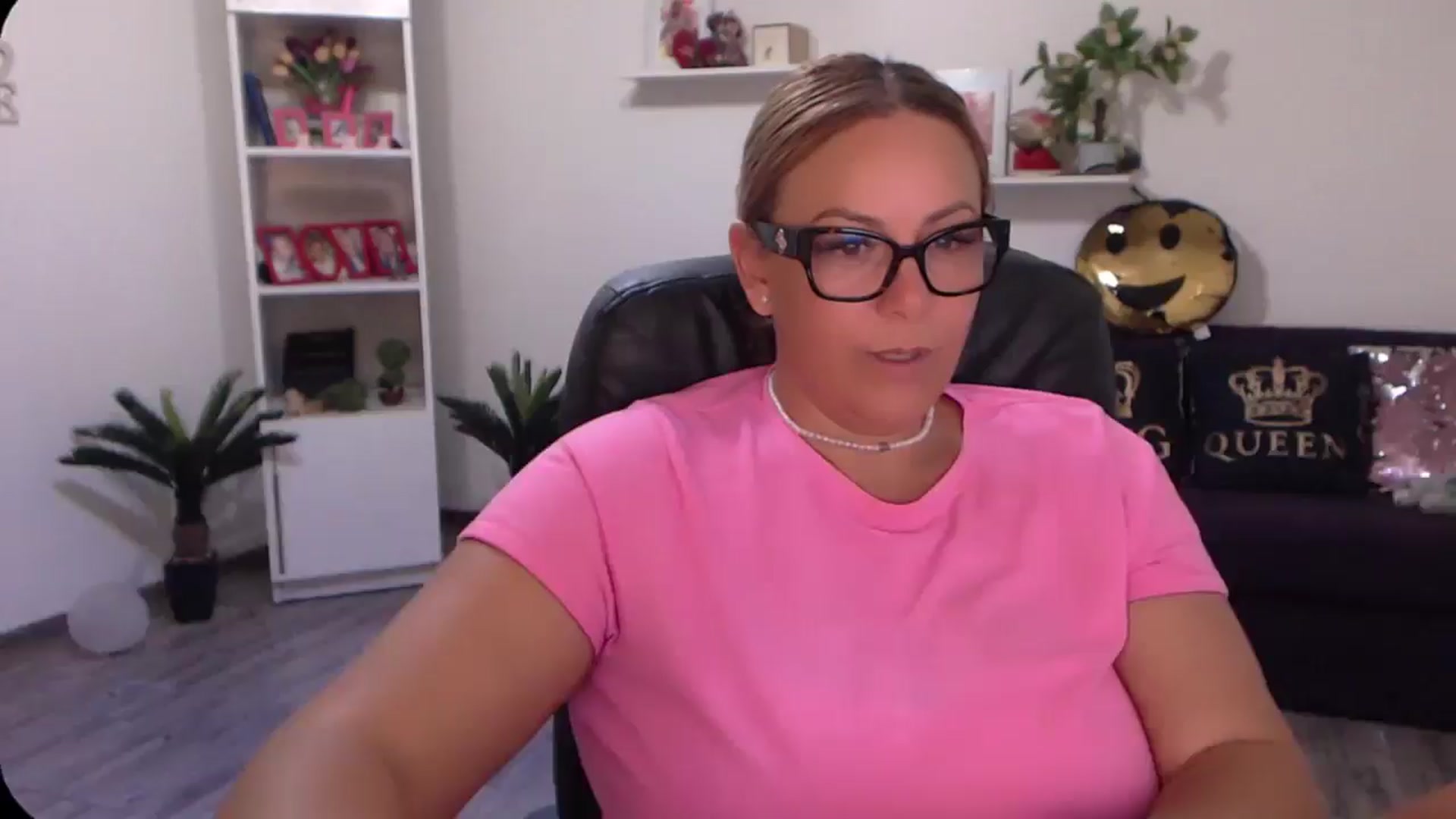 Gallery image thumbnail from A_baby_Boo's myfreecams stream on, 08/16/2024, 19:02 image 6 of 20