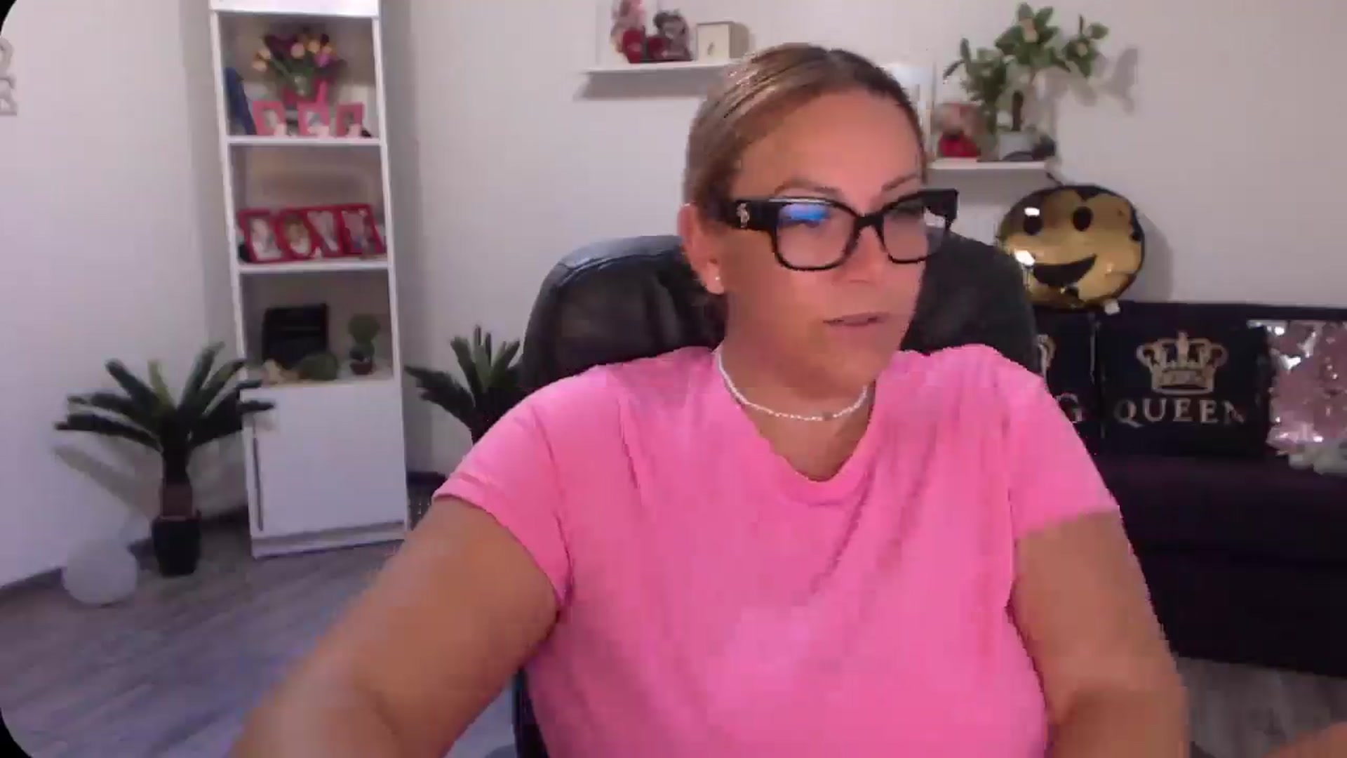 Gallery image thumbnail from A_baby_Boo's myfreecams stream on, 08/16/2024, 19:02 image 7 of 20