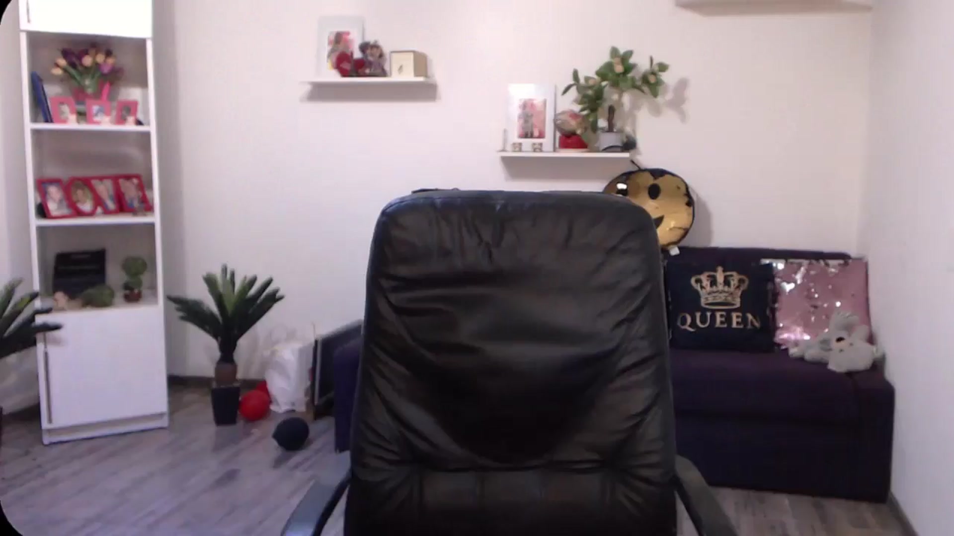 Gallery image thumbnail from A_baby_Boo's myfreecams stream on, 08/16/2024, 20:01 image 4 of 20