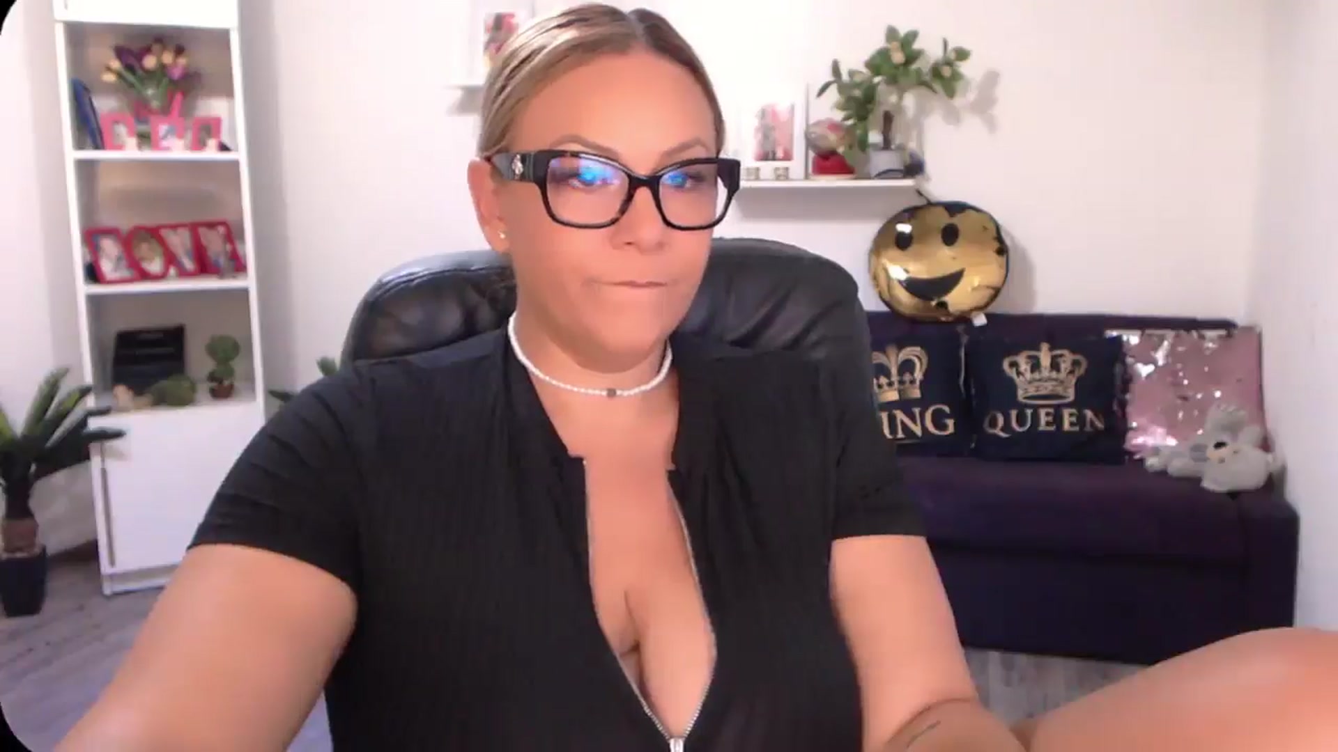 Gallery image thumbnail from A_baby_Boo's myfreecams stream on, 08/22/2024, 12:26 image 3 of 20