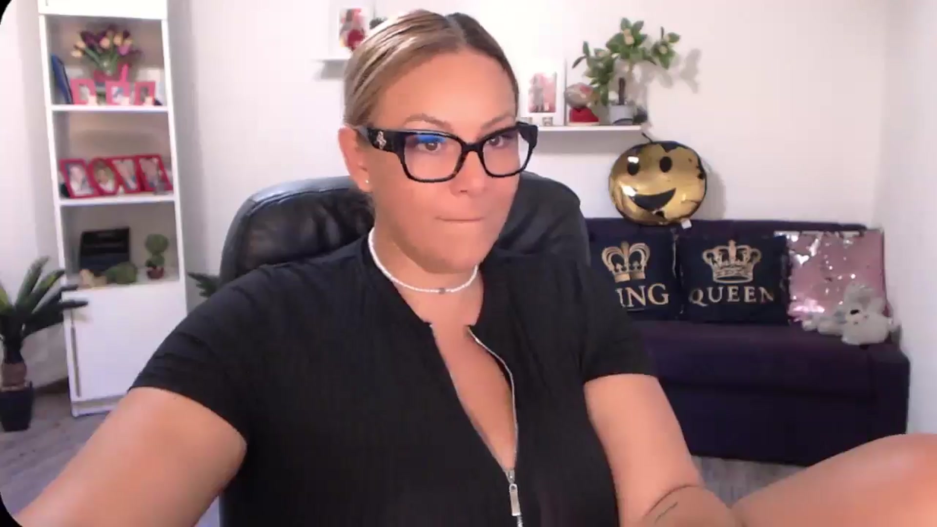 Gallery image thumbnail from A_baby_Boo's myfreecams stream on, 08/22/2024, 12:26 image 11 of 20