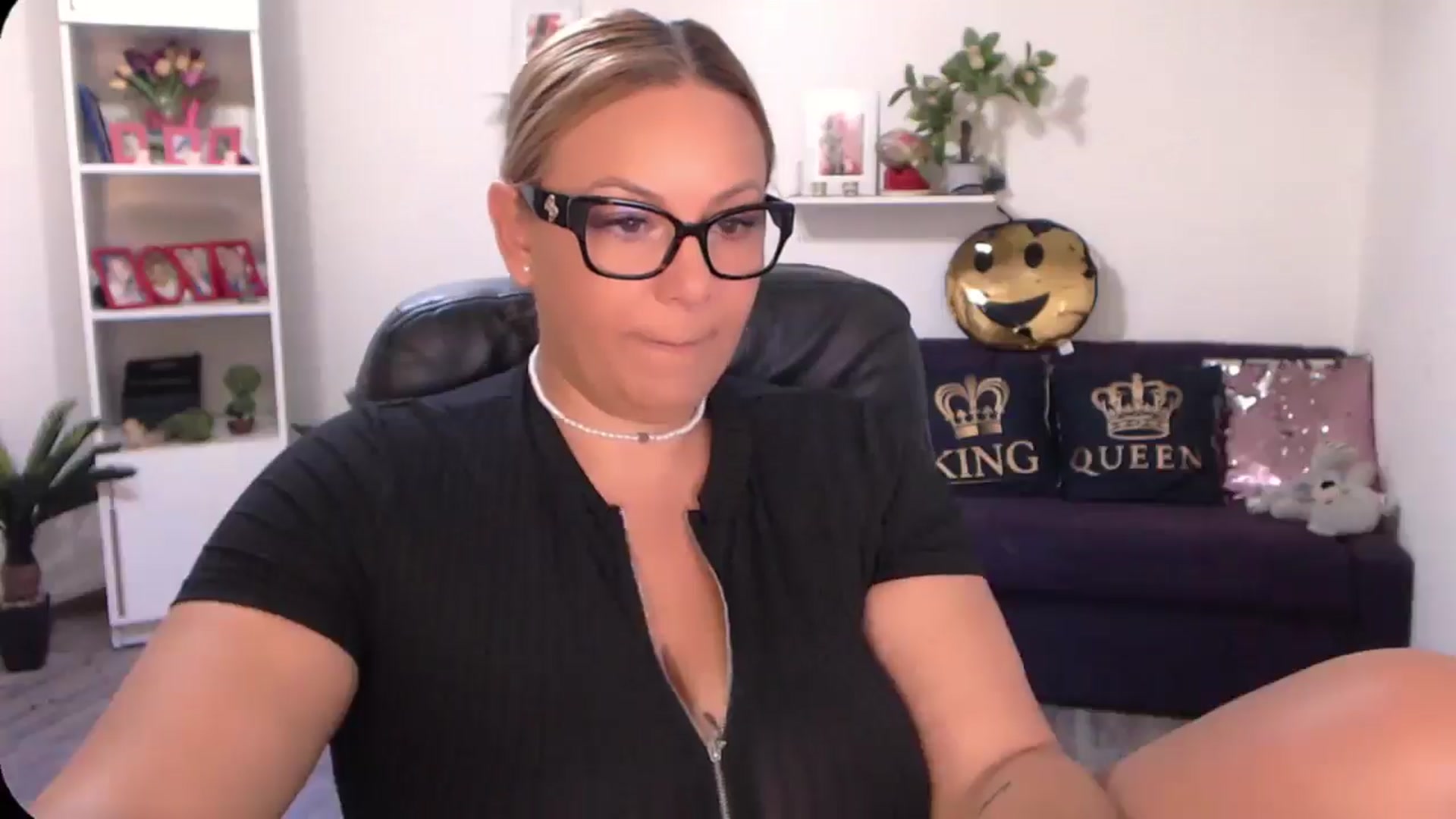 Gallery image thumbnail from A_baby_Boo's myfreecams stream on, 08/22/2024, 12:26 image 5 of 20