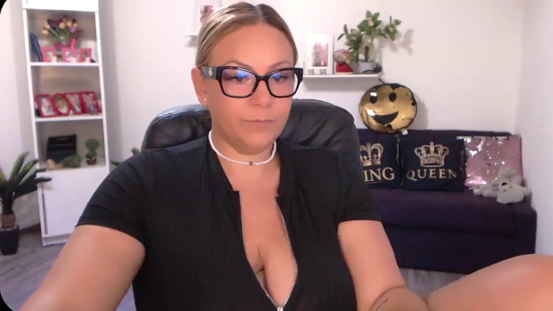 Gallery image thumbnail from A_baby_Boo's myfreecams stream on, 08/22/2024, 12:26 image 4 of 20