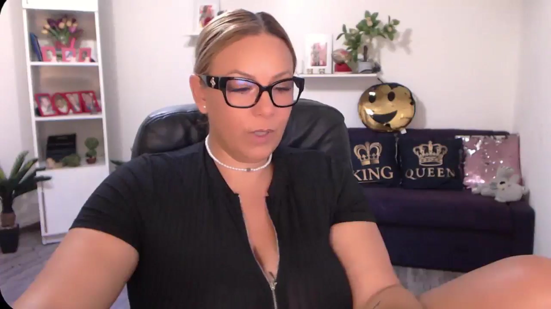 Gallery image thumbnail from A_baby_Boo's myfreecams stream on, 08/22/2024, 12:26 image 6 of 20