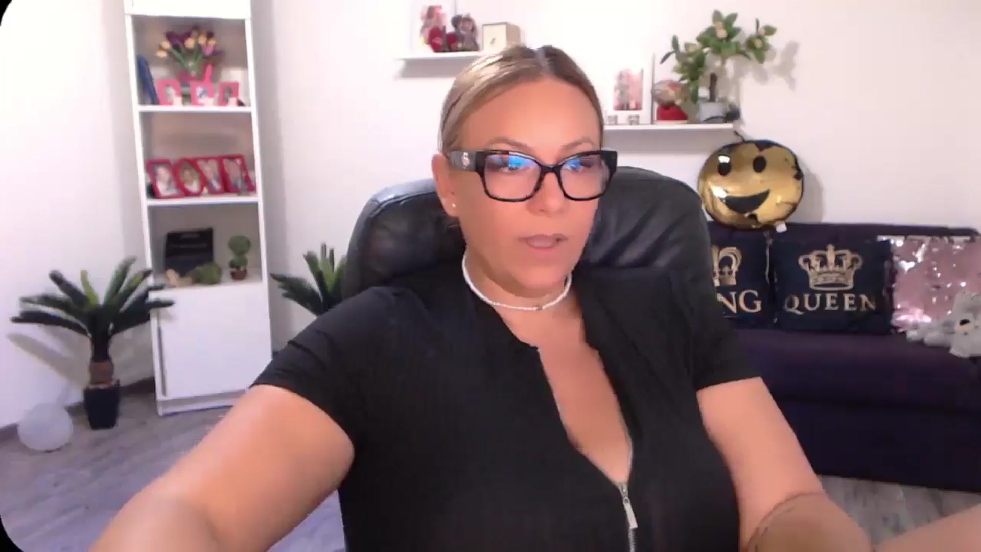 Gallery image thumbnail from A_baby_Boo's myfreecams stream on, 08/22/2024, 13:32 image 8 of 20