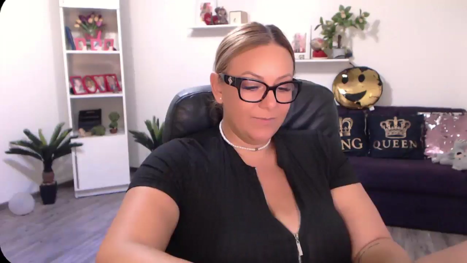 Gallery image thumbnail from A_baby_Boo's myfreecams stream on, 08/22/2024, 13:32 image 10 of 20