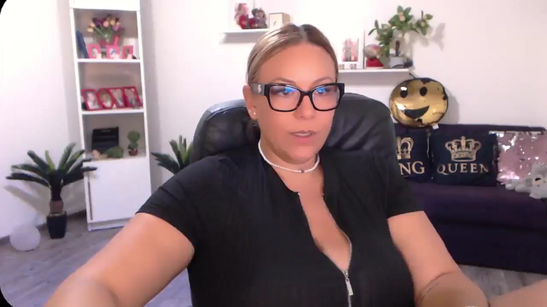 Gallery image thumbnail from A_baby_Boo's myfreecams stream on, 08/22/2024, 13:32 image 2 of 20