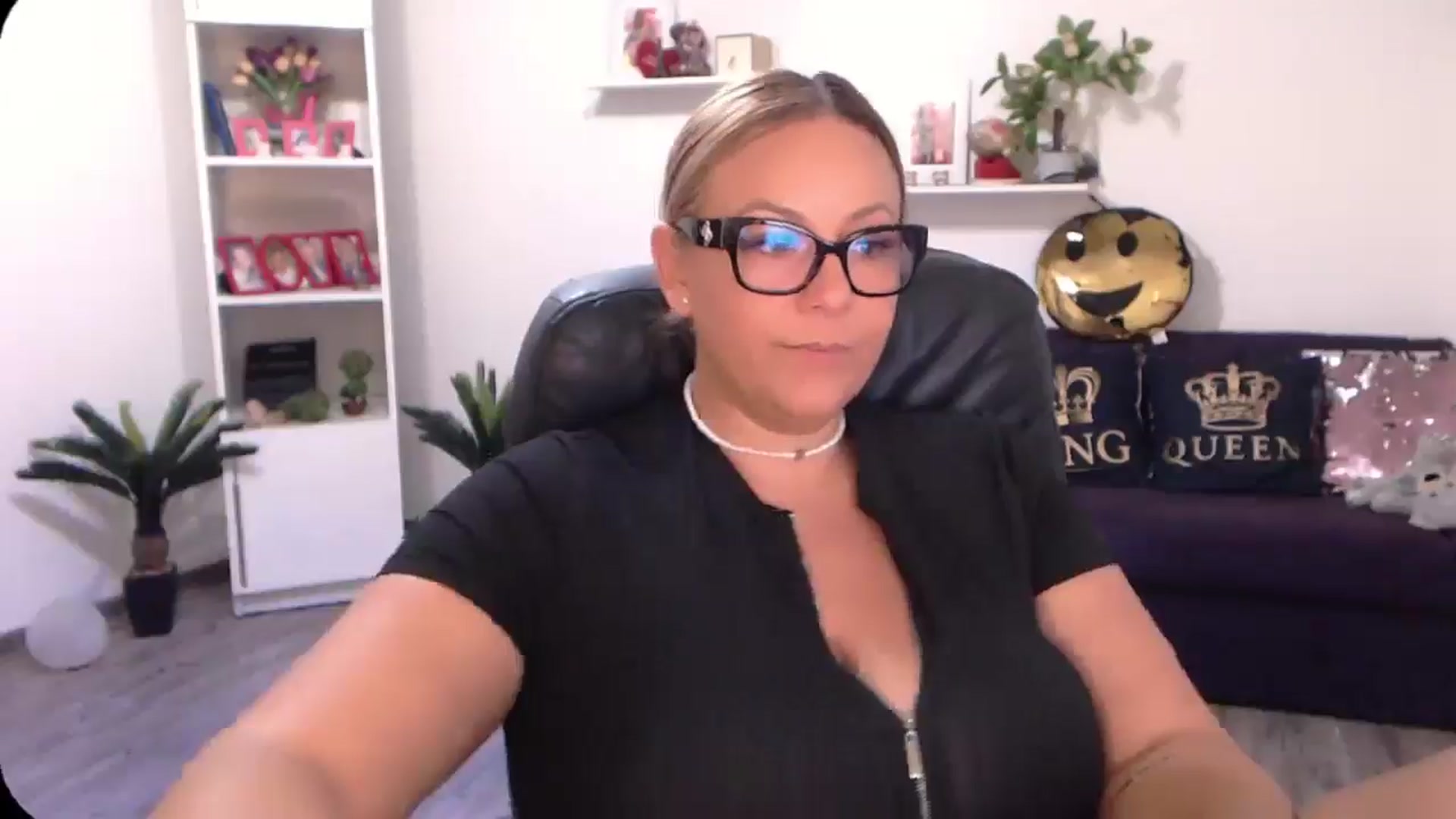 Gallery image thumbnail from A_baby_Boo's myfreecams stream on, 08/22/2024, 13:32 image 12 of 20