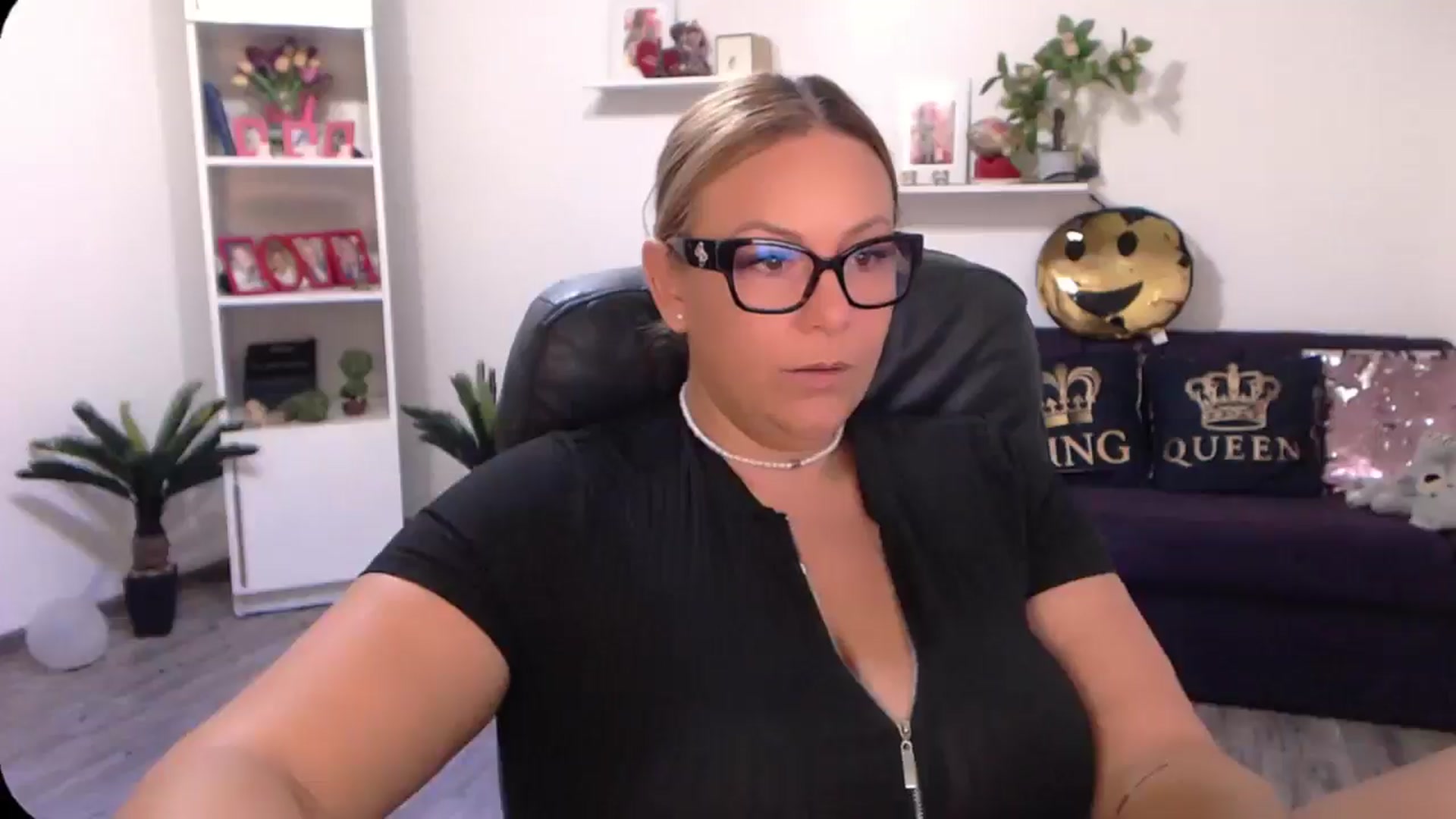 Gallery image thumbnail from A_baby_Boo's myfreecams stream on, 08/22/2024, 13:32 image 19 of 20