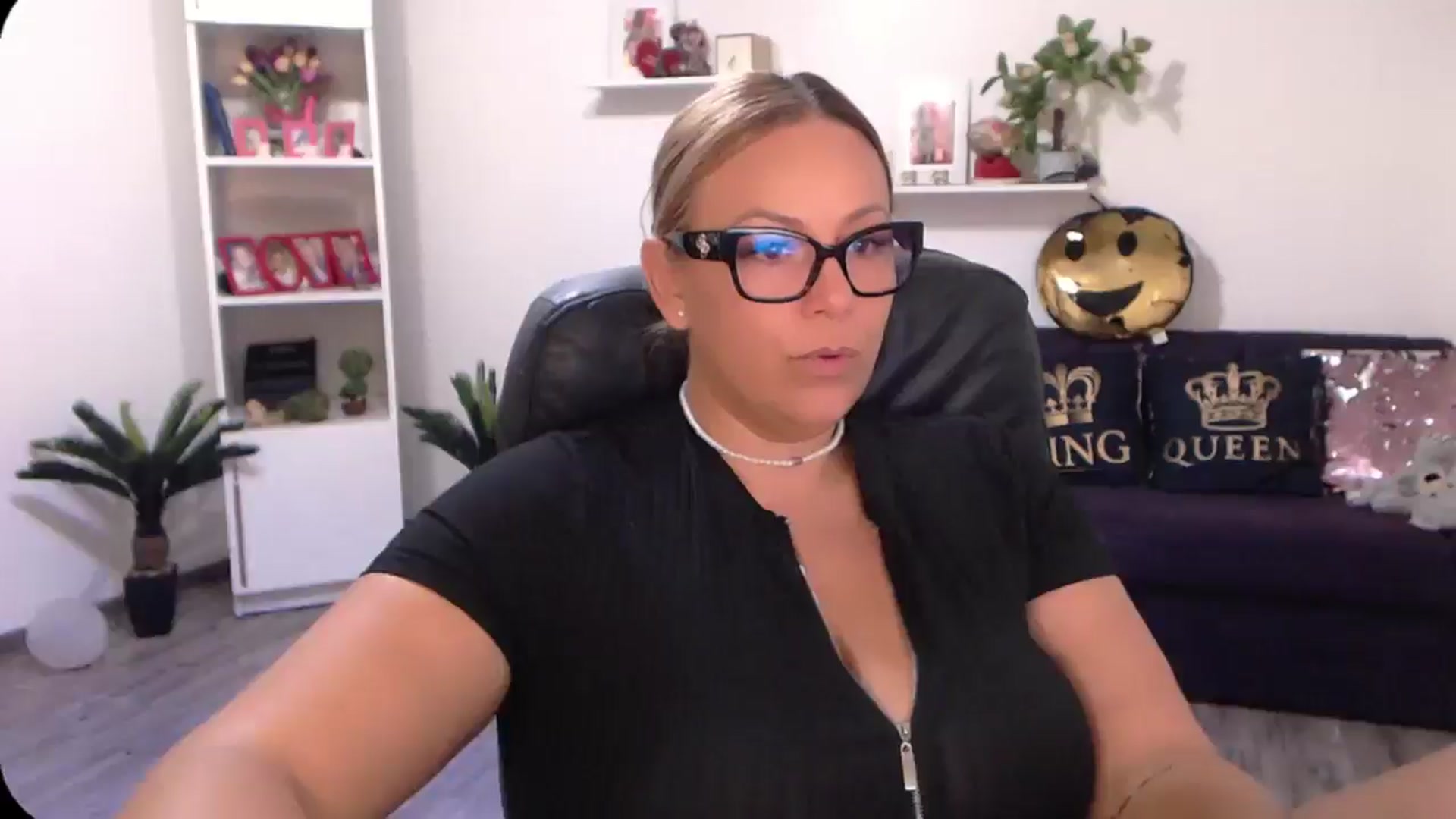 Gallery image thumbnail from A_baby_Boo's myfreecams stream on, 08/22/2024, 13:32 image 18 of 20