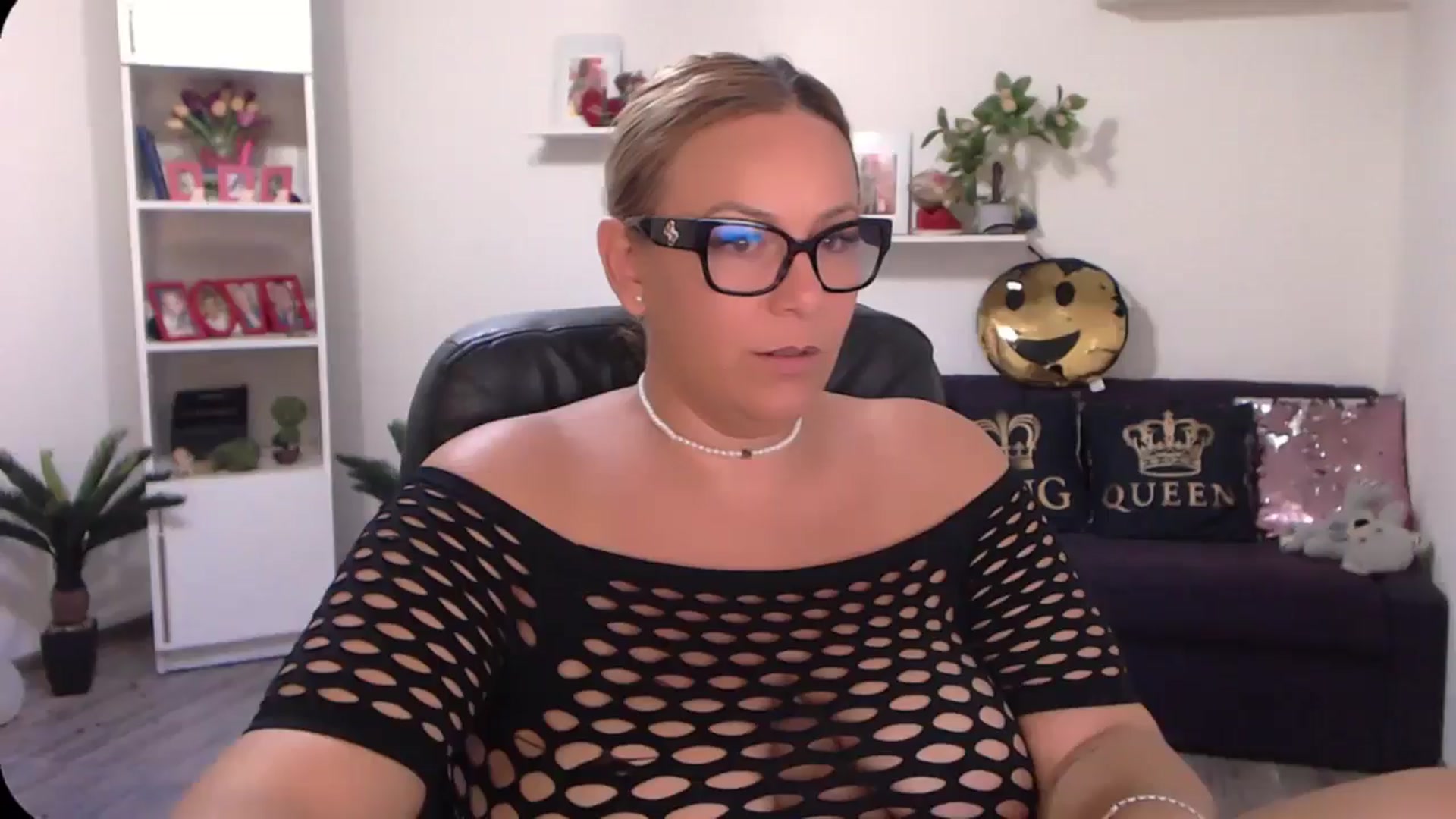 Gallery image thumbnail from A_baby_Boo's myfreecams stream on, 08/22/2024, 17:13 image 2 of 20