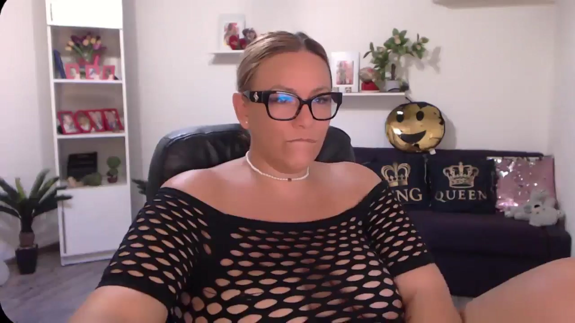 Gallery image thumbnail from A_baby_Boo's myfreecams stream on, 08/22/2024, 17:13 image 16 of 20