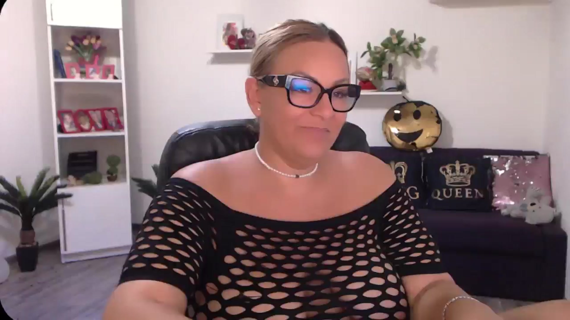 Gallery image thumbnail from A_baby_Boo's myfreecams stream on, 08/22/2024, 17:13 image 1 of 20