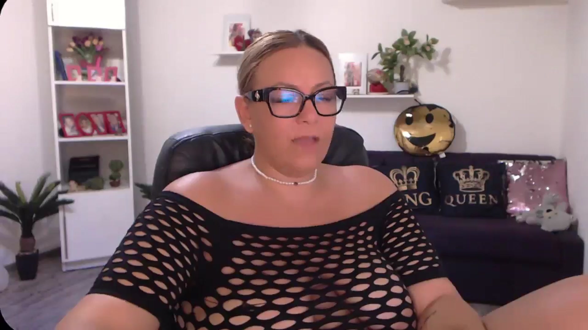 Gallery image thumbnail from A_baby_Boo's myfreecams stream on, 08/22/2024, 17:13 image 18 of 20