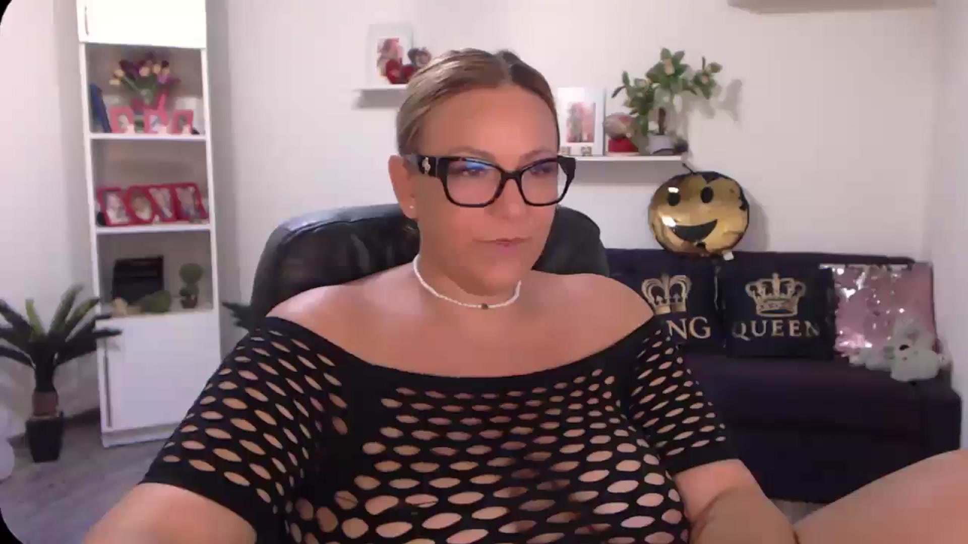 Gallery image thumbnail from A_baby_Boo's myfreecams stream on, 08/22/2024, 17:13 image 19 of 20