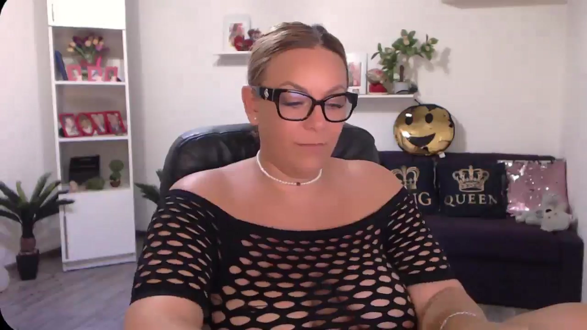 Gallery image thumbnail from A_baby_Boo's myfreecams stream on, 08/22/2024, 17:13 image 6 of 20