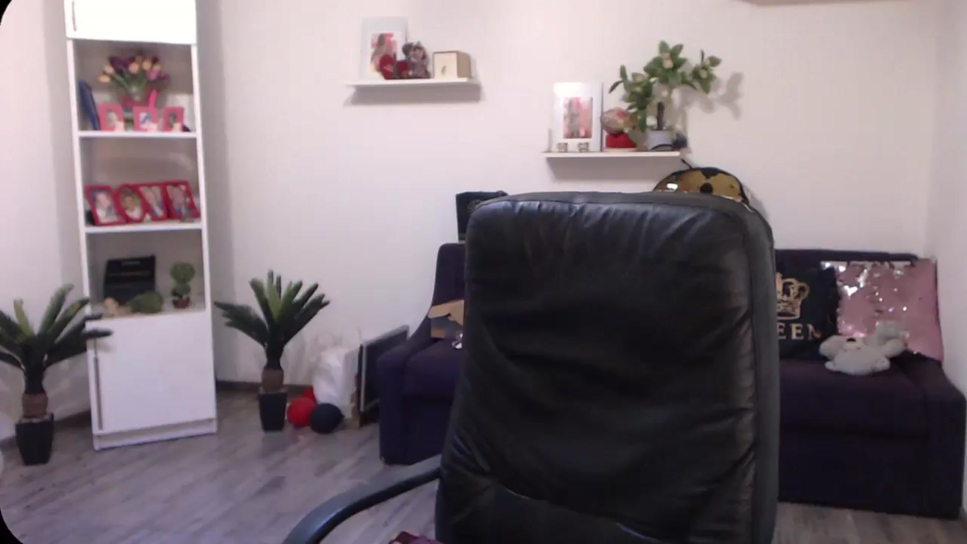 Gallery image thumbnail from A_baby_Boo's myfreecams stream on, 08/24/2024, 14:24 image 13 of 20