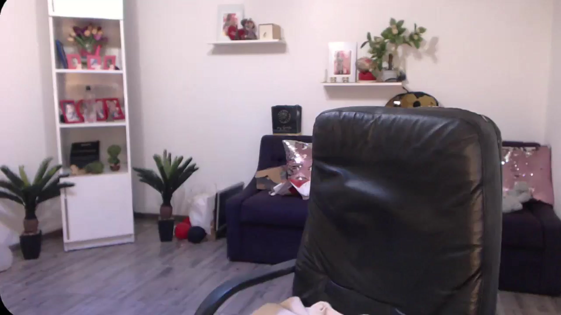 Gallery image thumbnail from A_baby_Boo's myfreecams stream on, 08/26/2024, 15:46 image 7 of 20